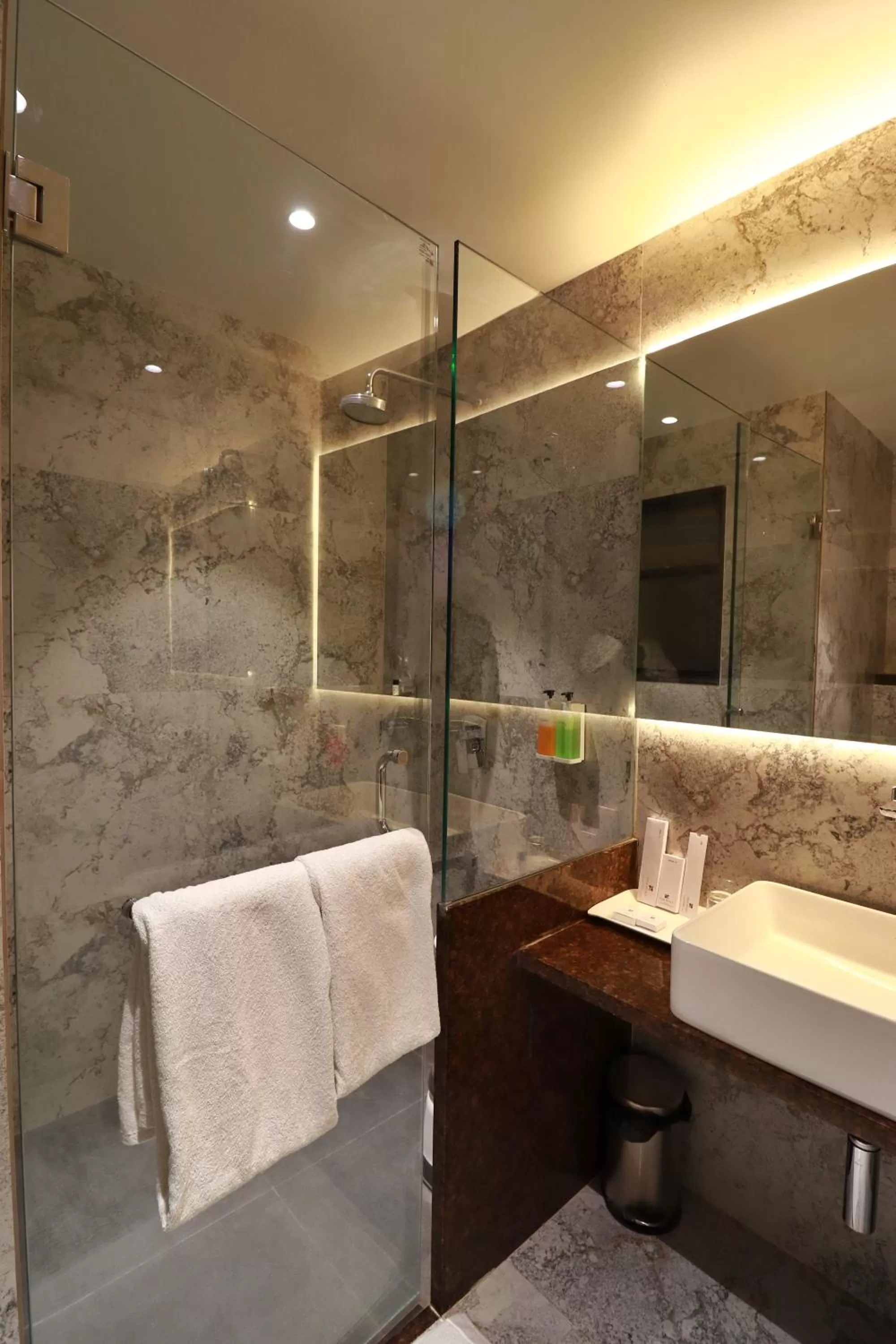 Four Petals Executive by LHMS