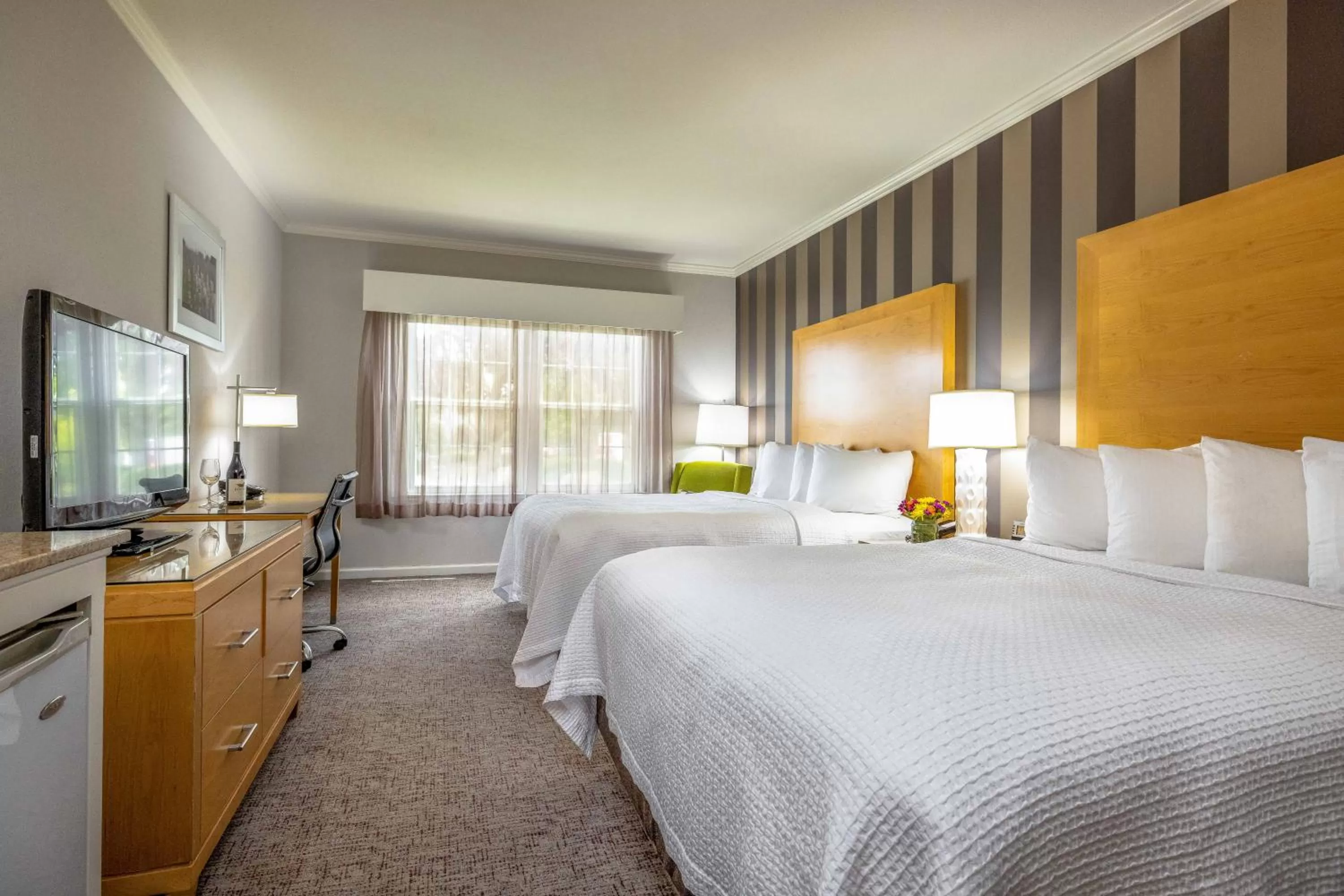 Photo of the whole room, Bed in Best Western Plus Dixon Davis