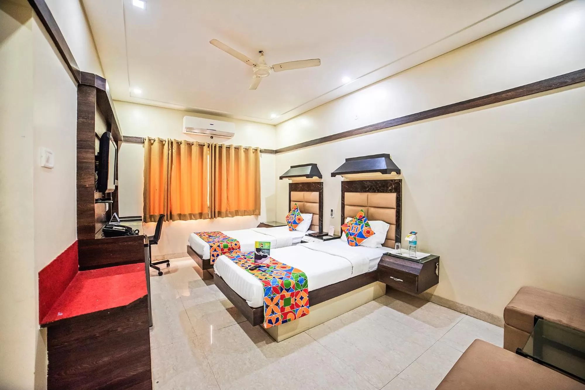 View (from property/room), Bed in FabHotel Santoor Geeta Bhawan Square