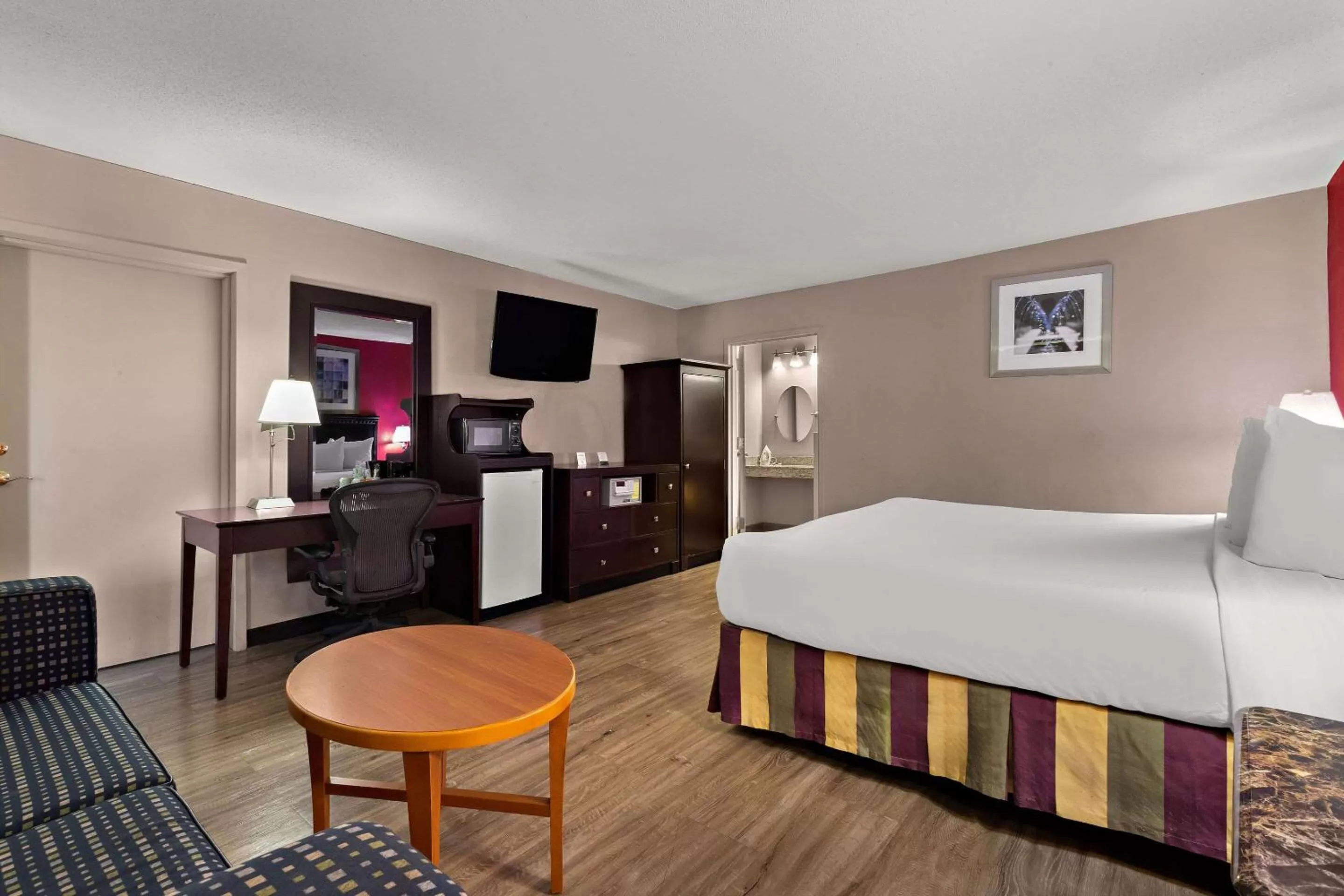 Bedroom, Bed in Quality Inn Wayne - Fairfield Area