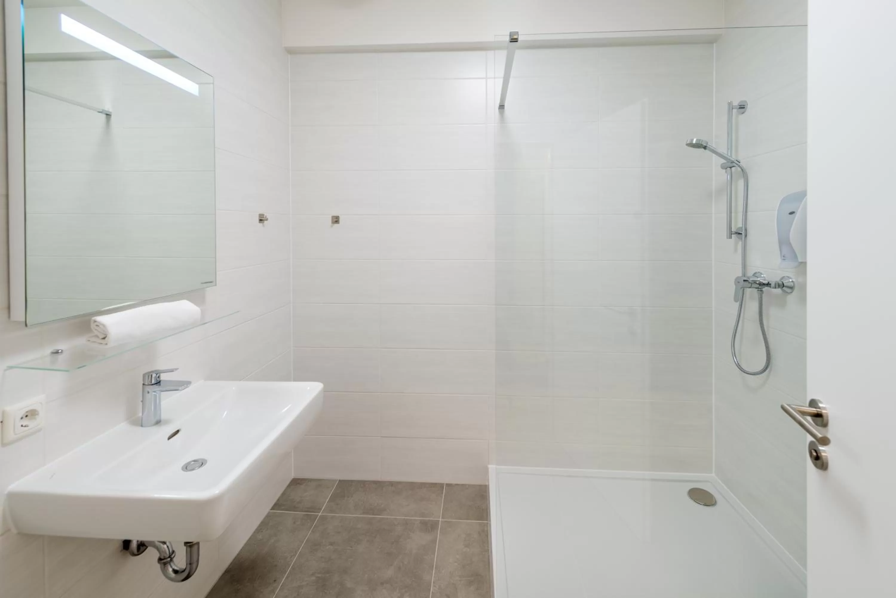 Shower in MOTEL24seven