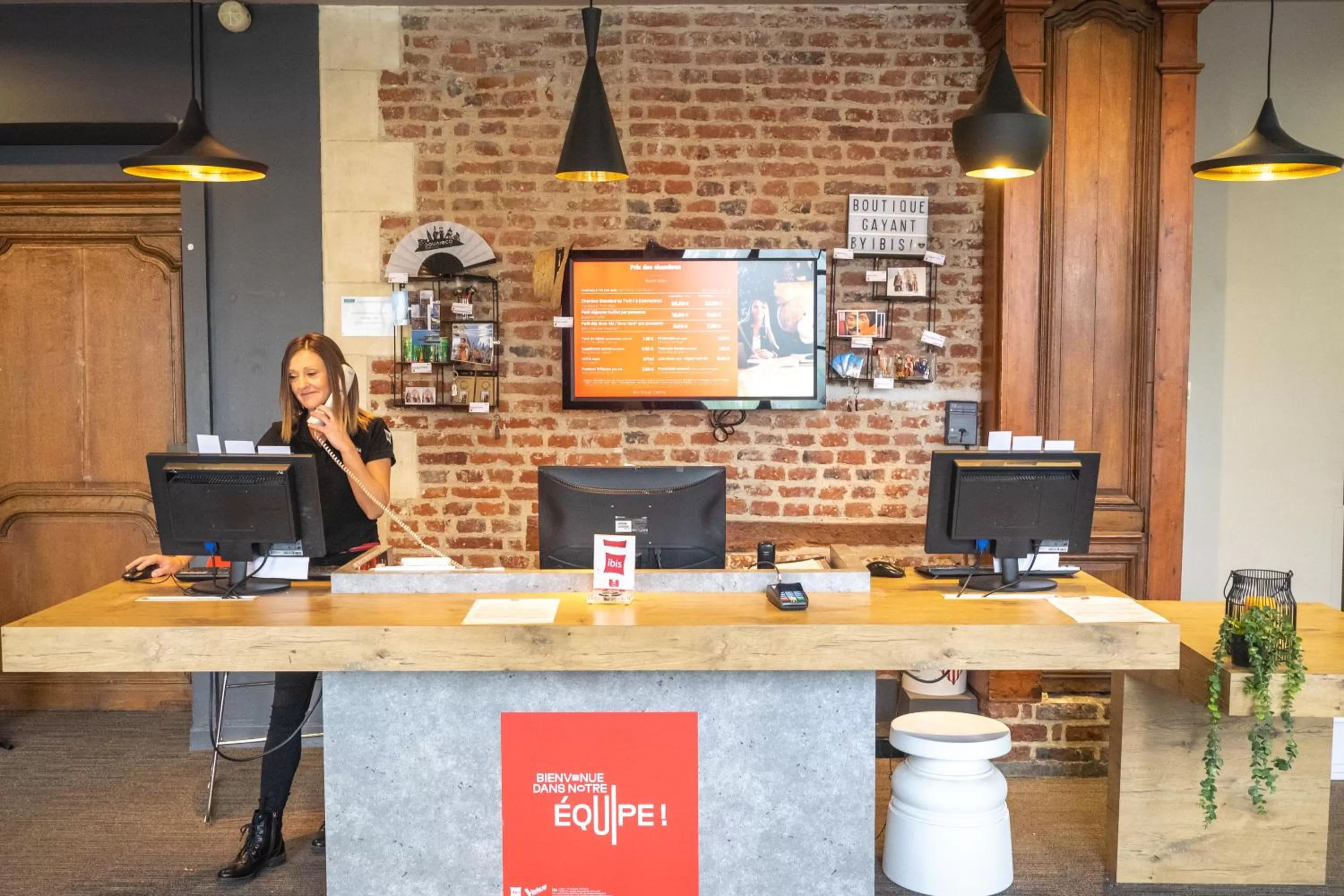 Lobby or reception in ibis Douai Centre