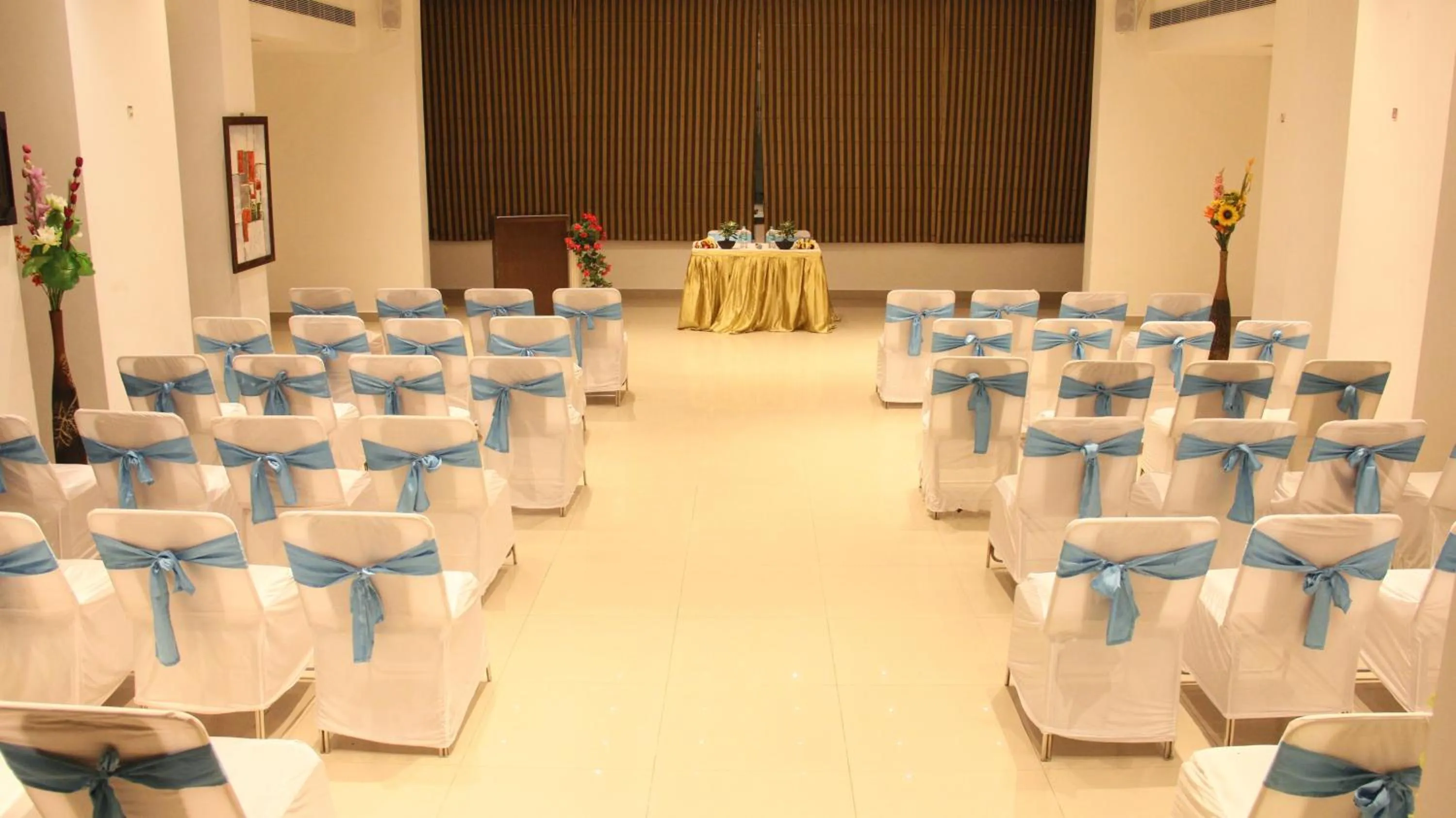 Business facilities in The Park Classic