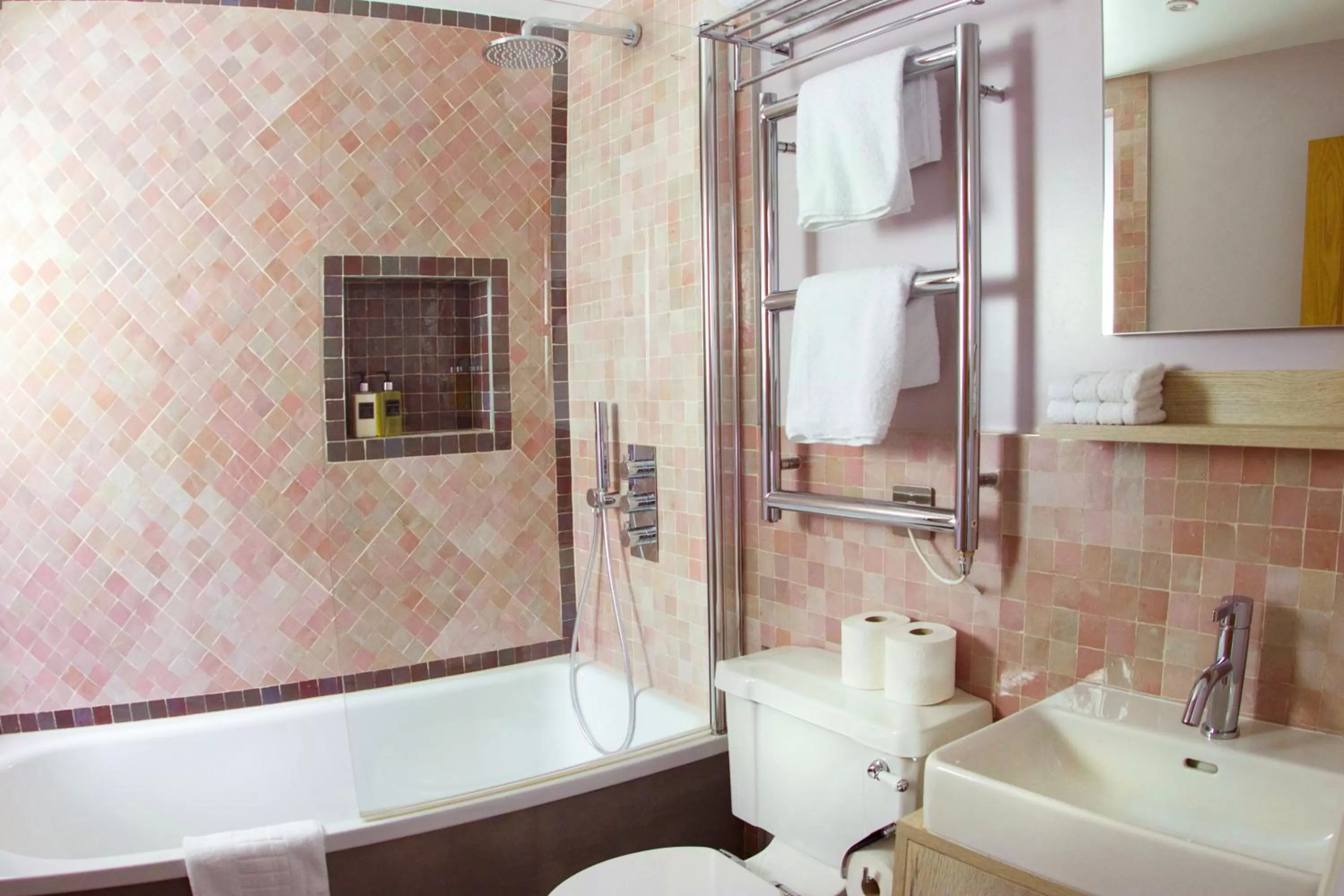 Shower in The Kings Arms