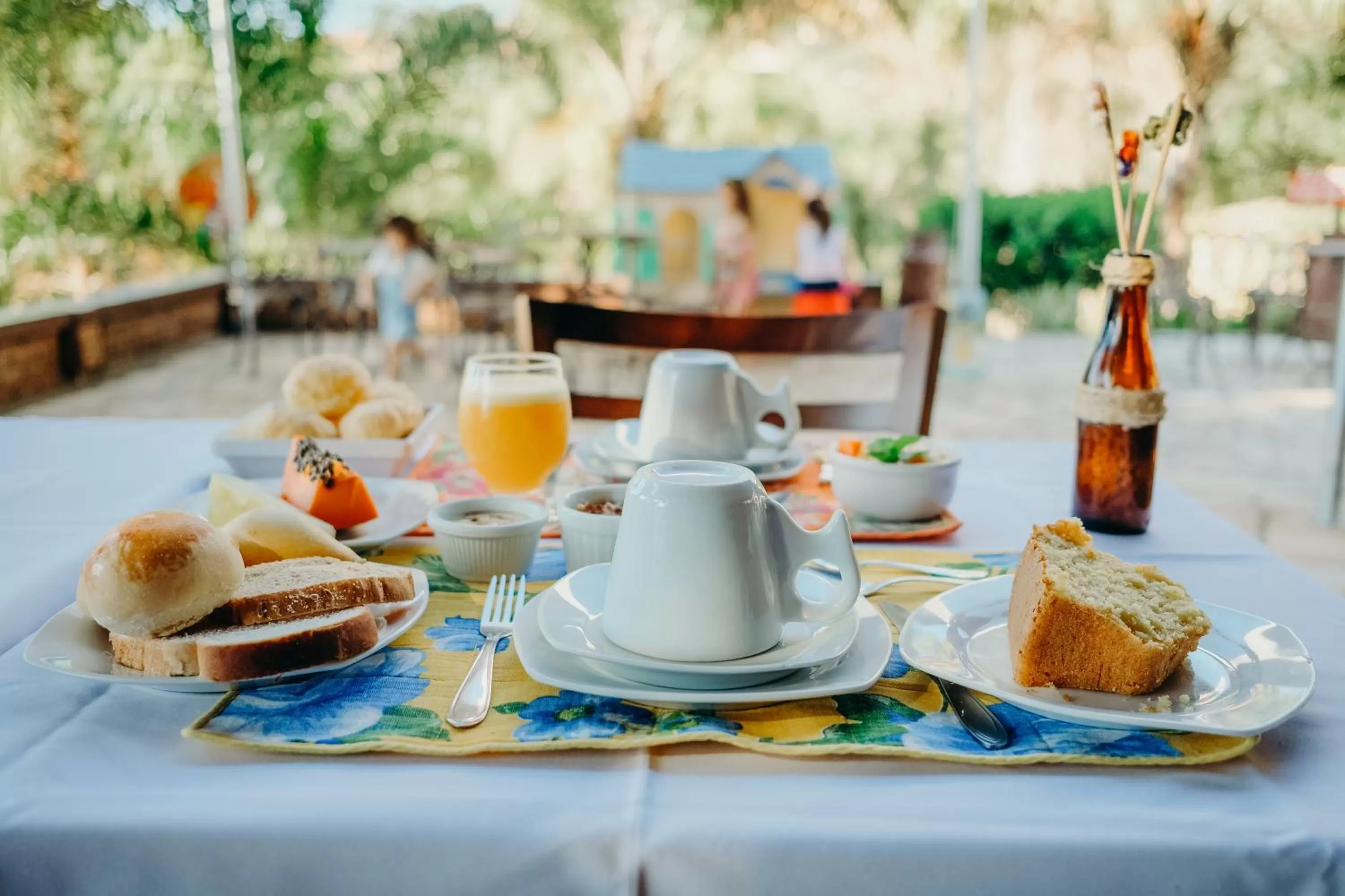 Breakfast in Vila Chico