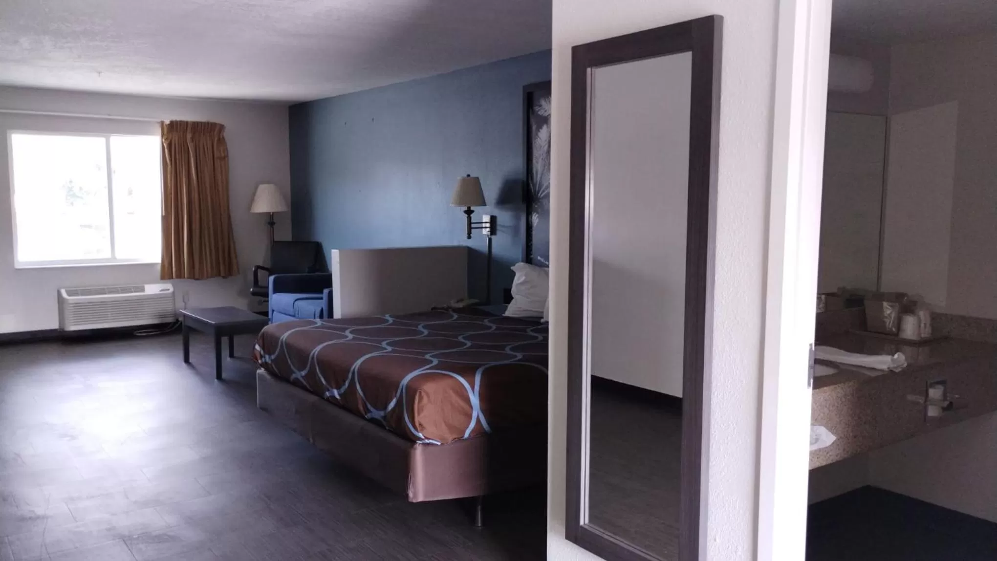 Bed in Super 8 Motel by Wyndham near Fort Lauderdale Arpt