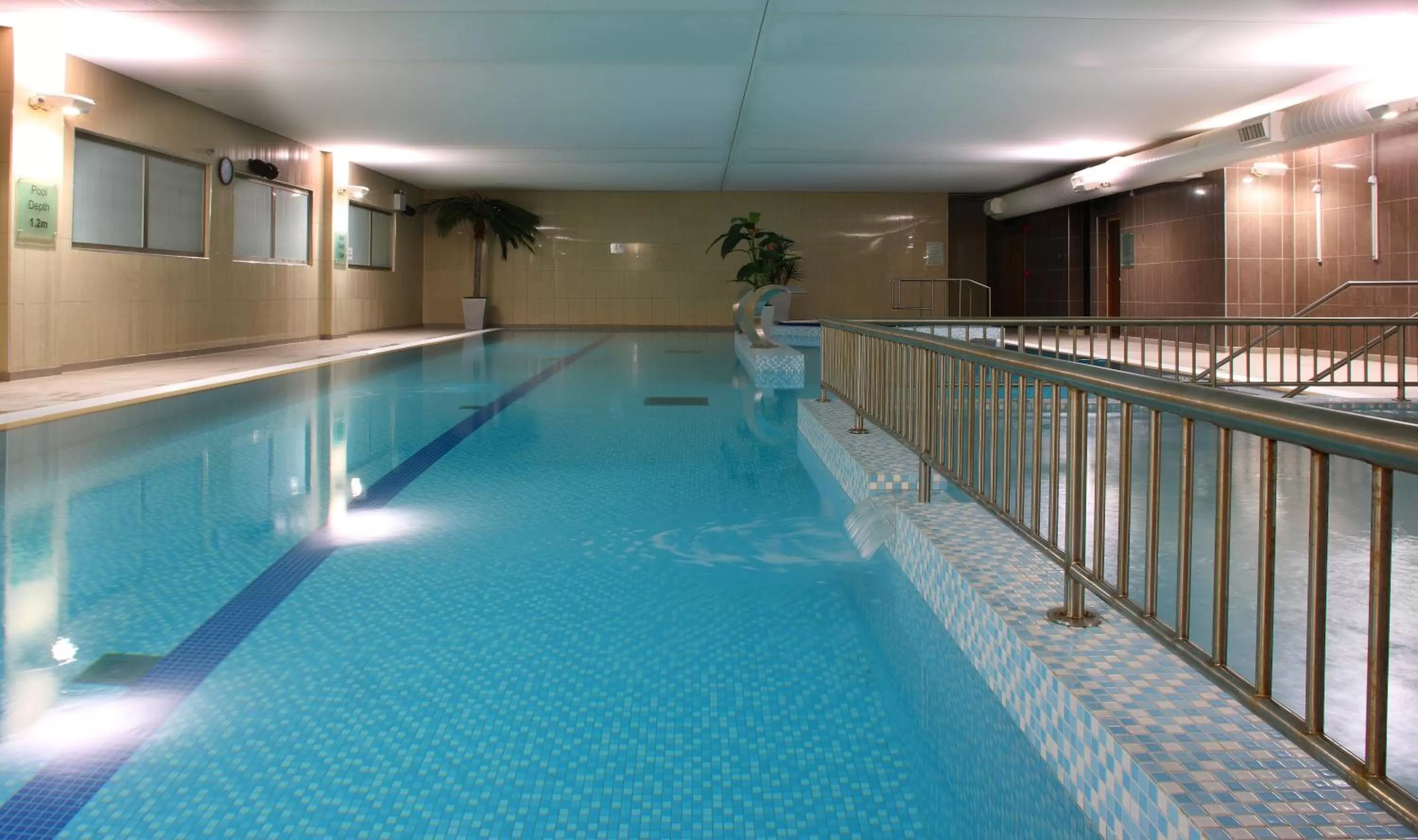 Swimming pool in Maldron Hotel Tallaght