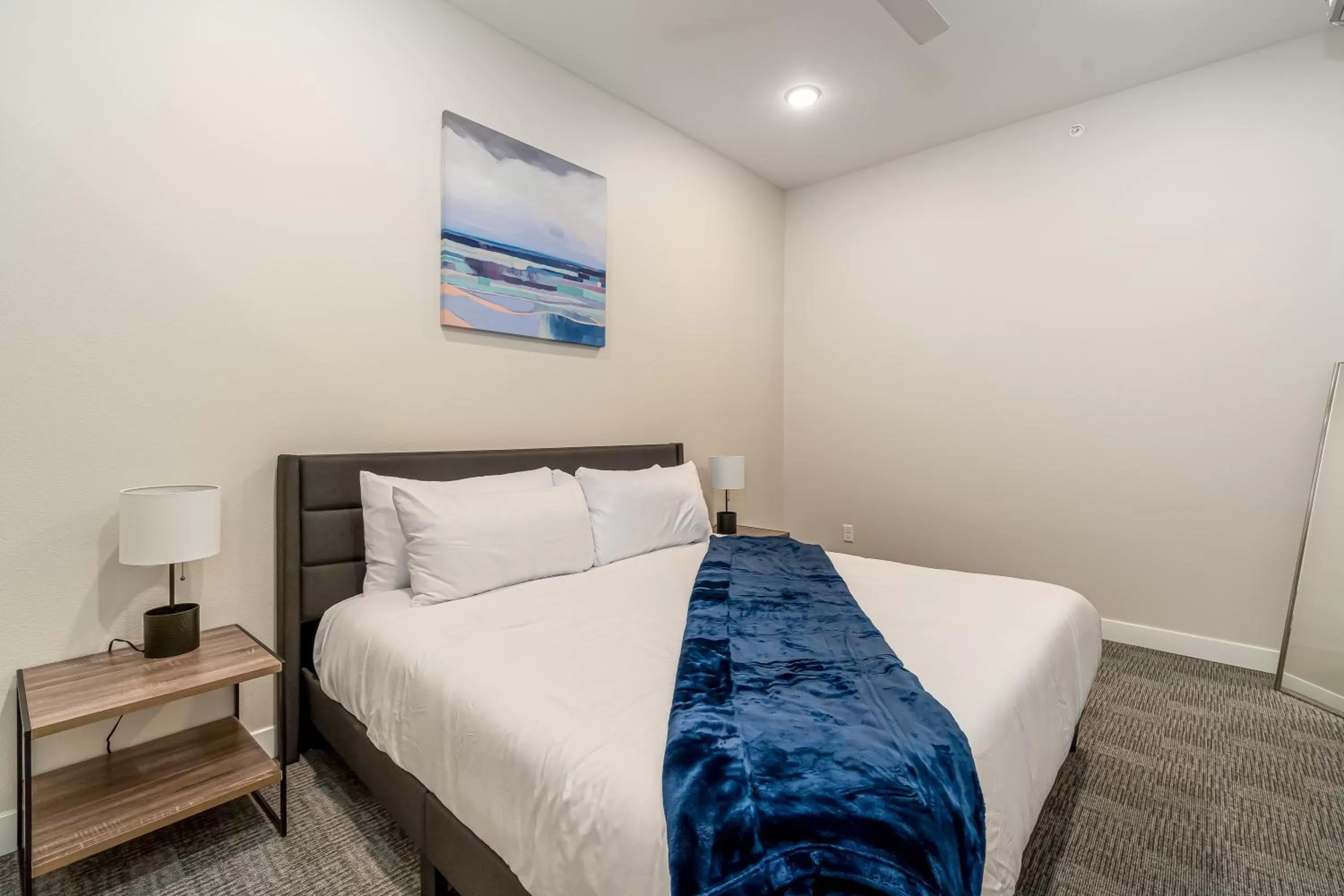 Bed in Kasa Downtown Des Moines