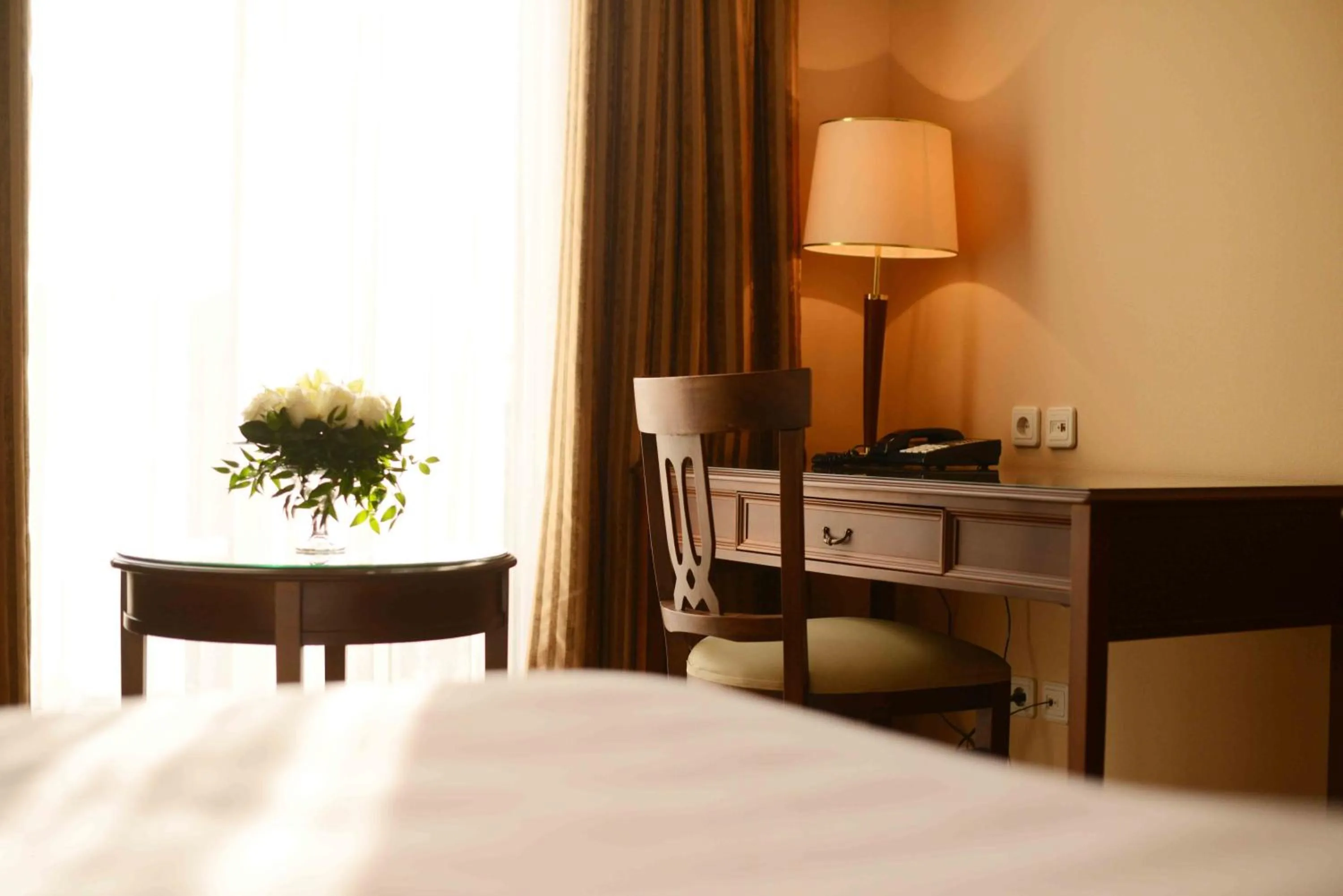 Seating area, Bed in LOTTE City Hotels Tashkent Palace