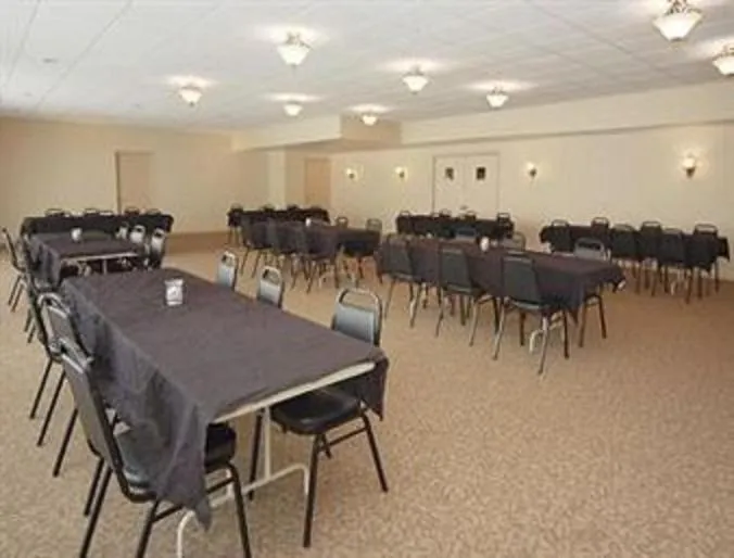 Restaurant/places to eat in Days Inn by Wyndham Albion