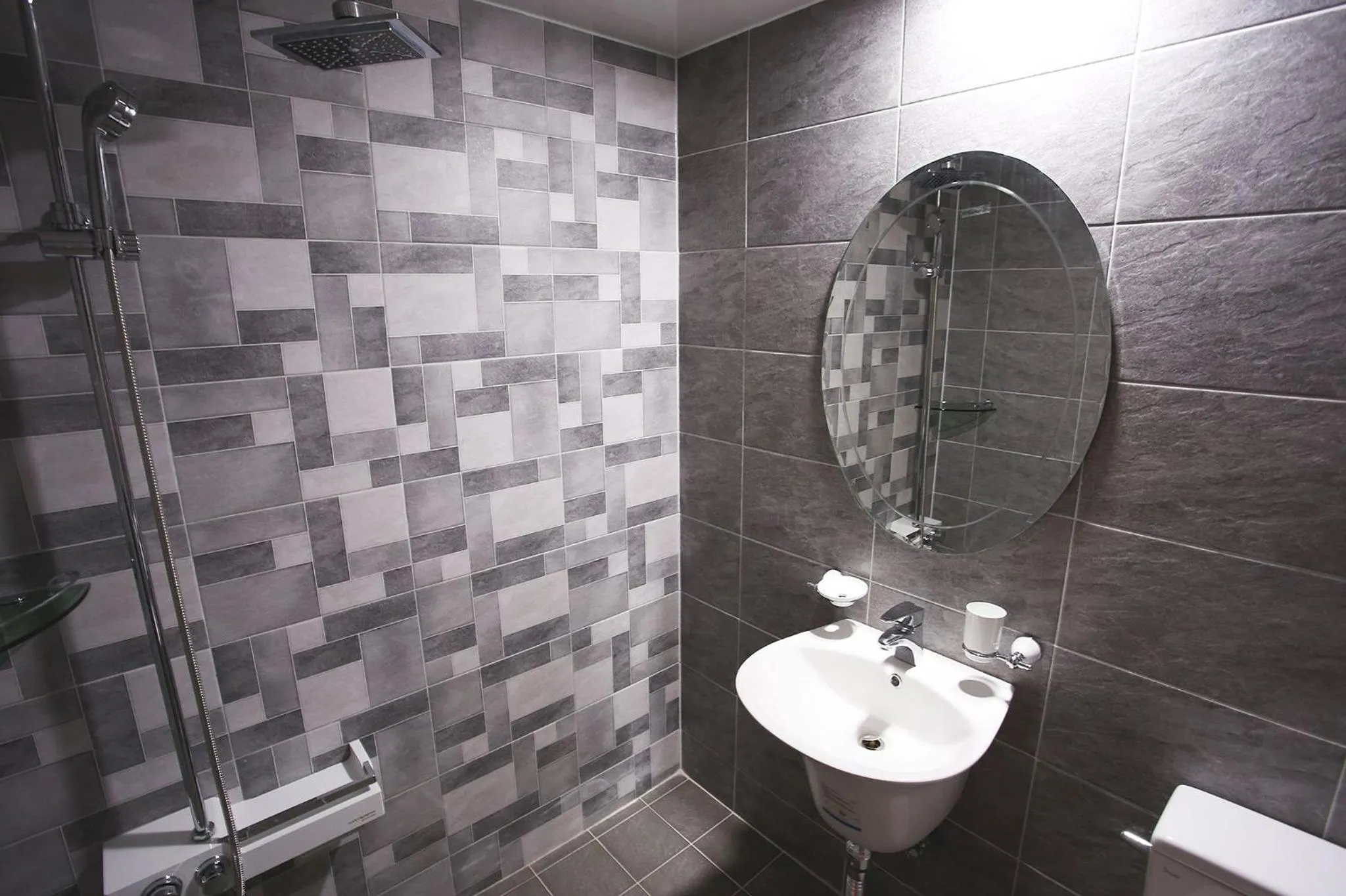 Bathroom in Goodstay Grand Motel Chuncheon
