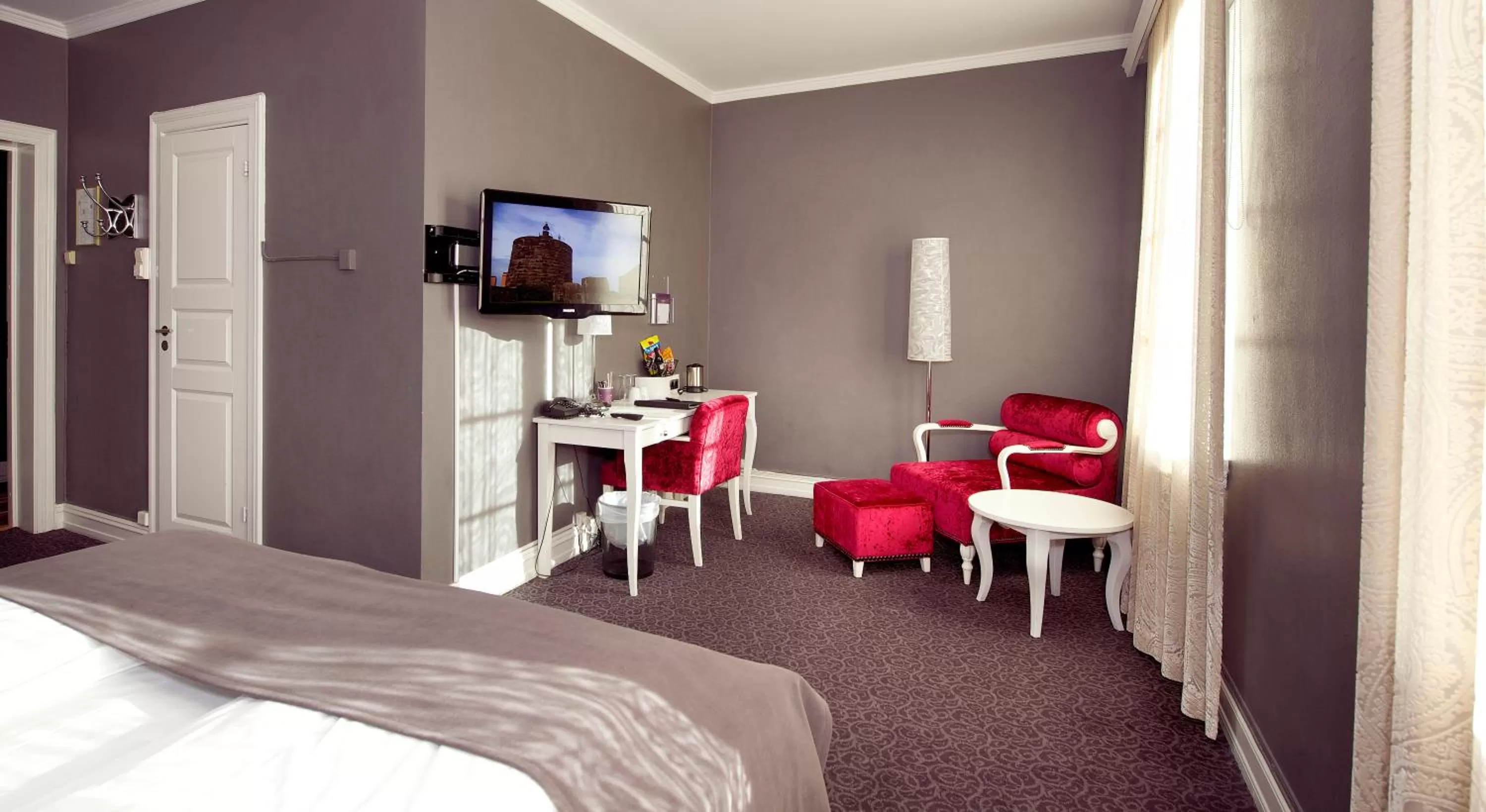 TV and multimedia in Home Hotel Savoy