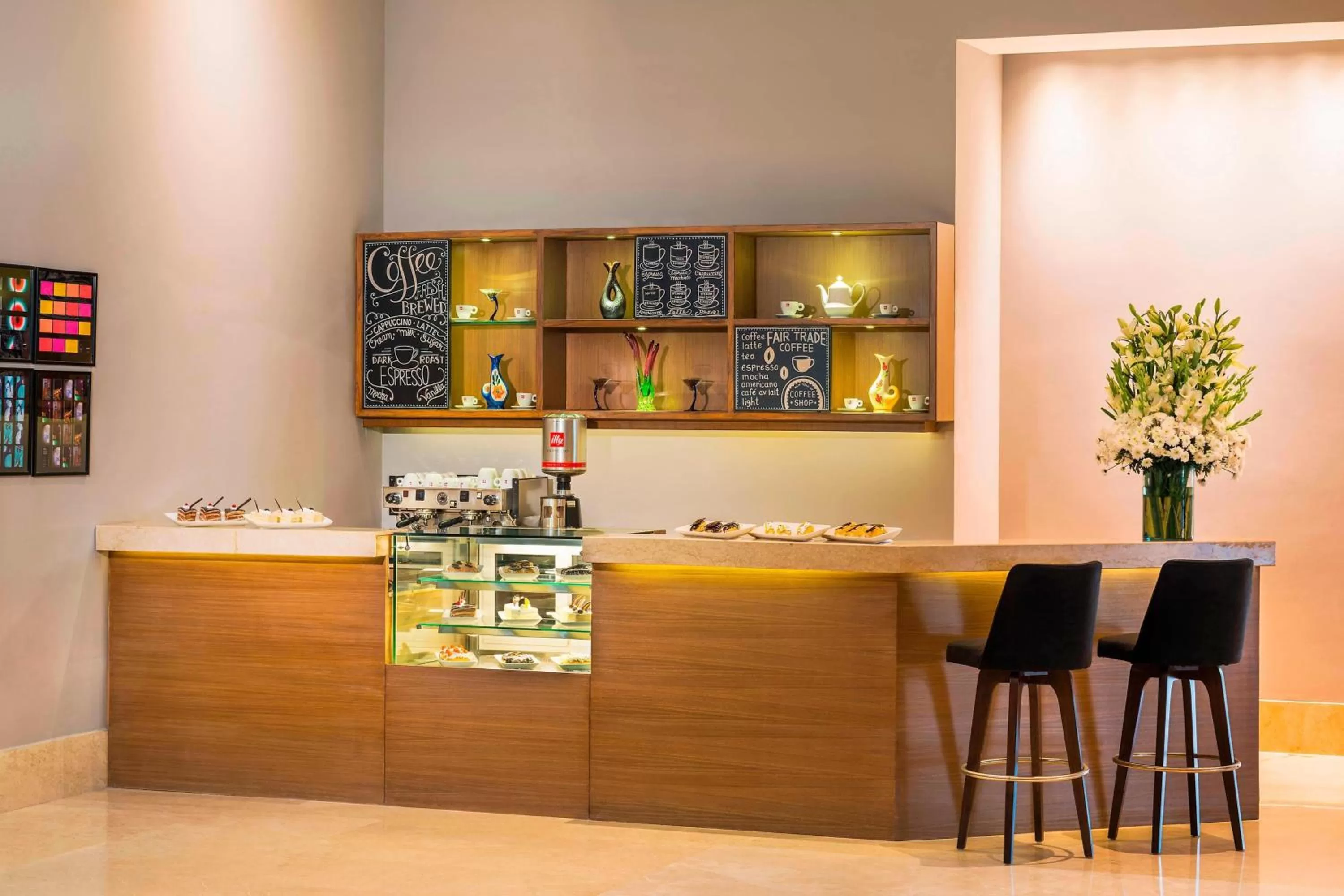 Restaurant/places to eat in Le Meridien Nagpur