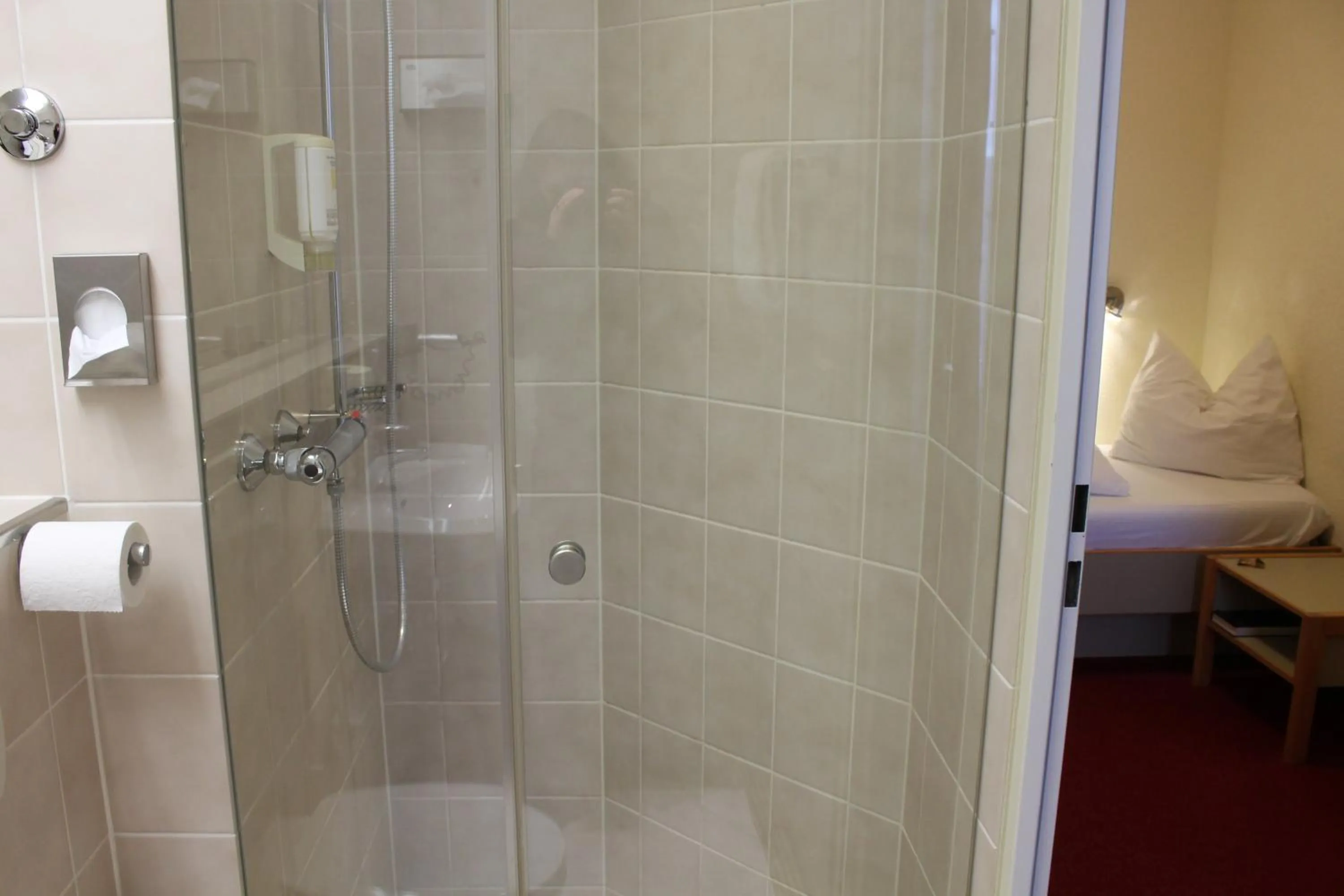 Shower in Hotel Scholz
