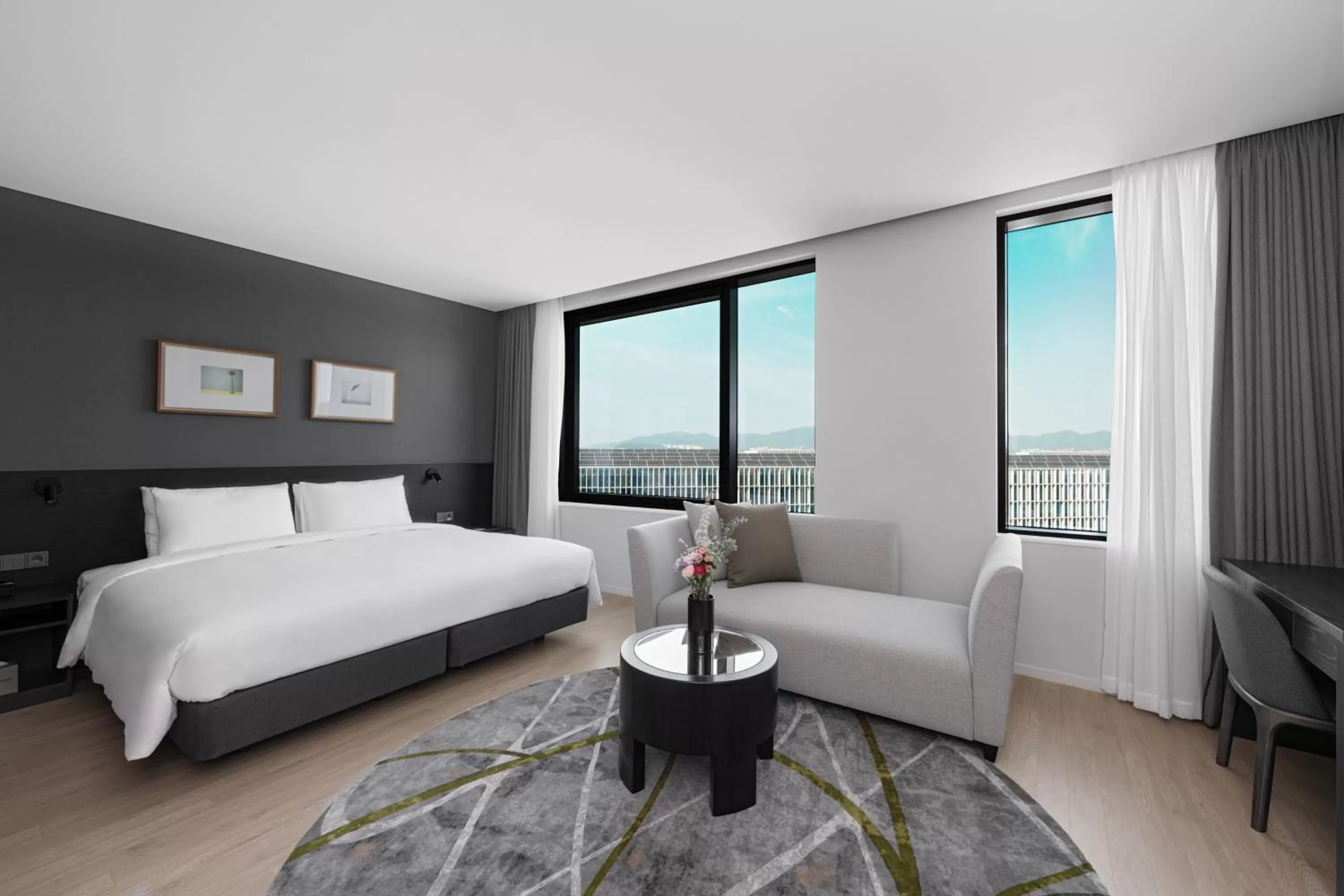 Photo of the whole room, Bed in Nine Tree by Parnas Seoul Pangyo