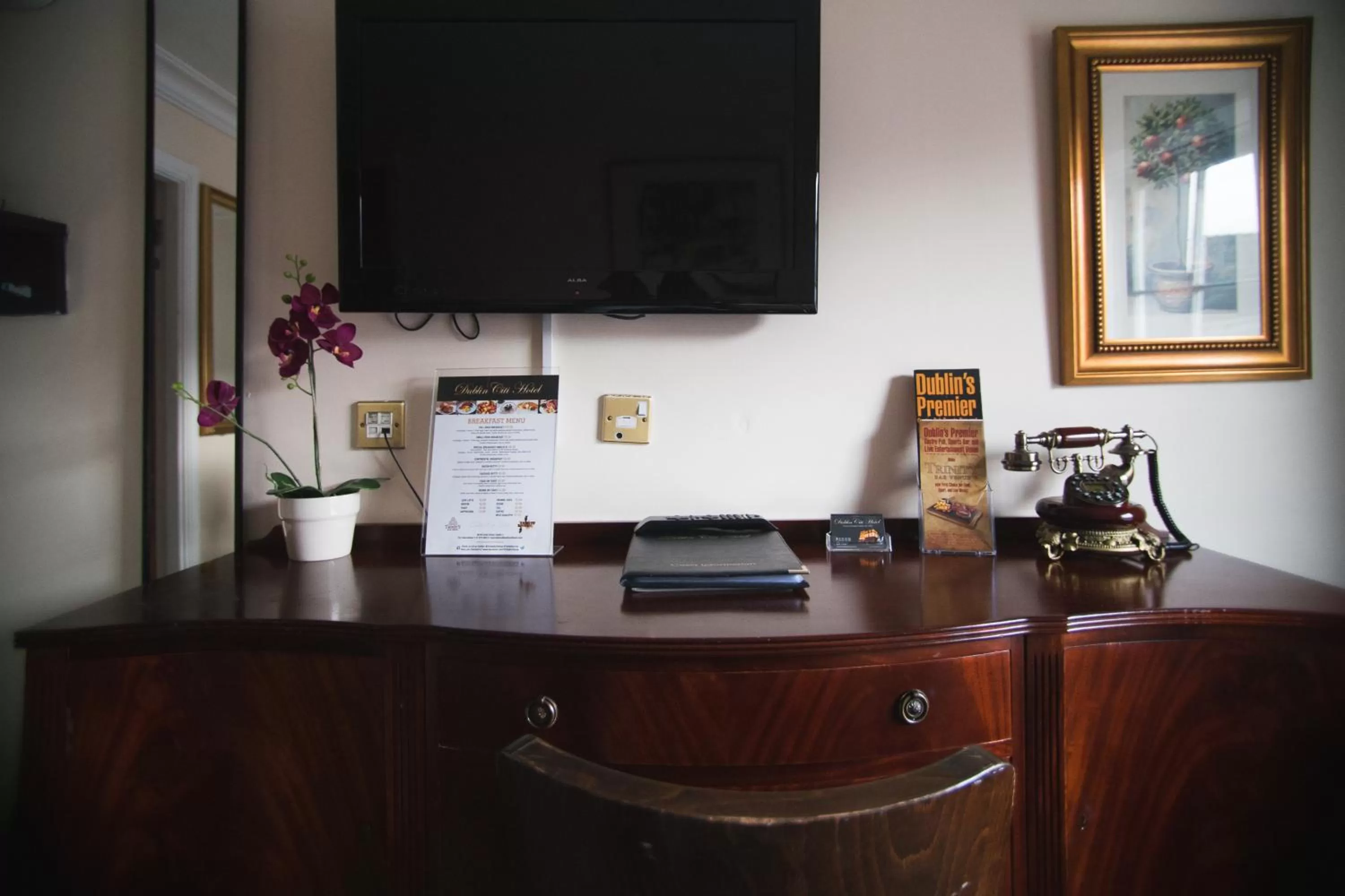 TV and multimedia in Dublin Citi Hotel of Temple Bar