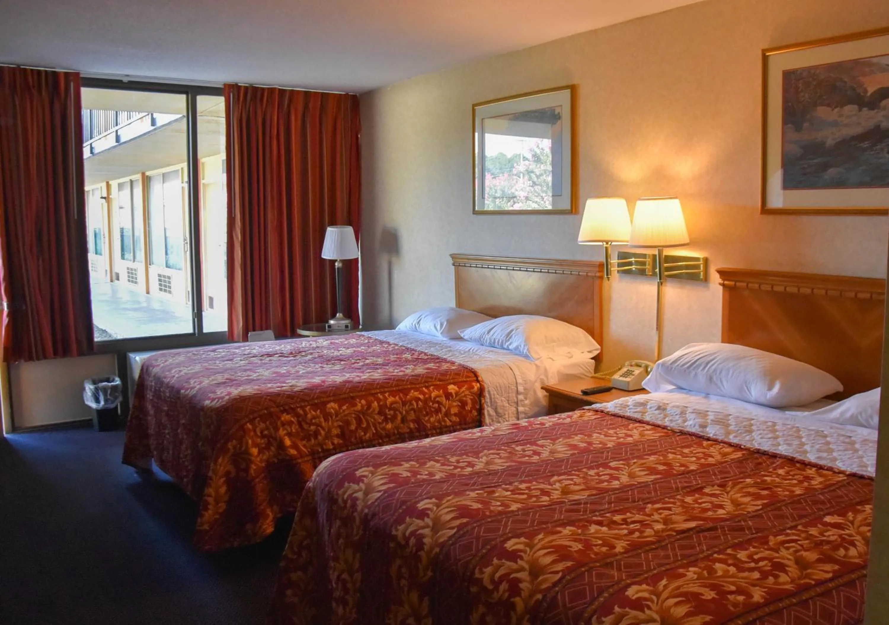 Bed in Homeplace Inn