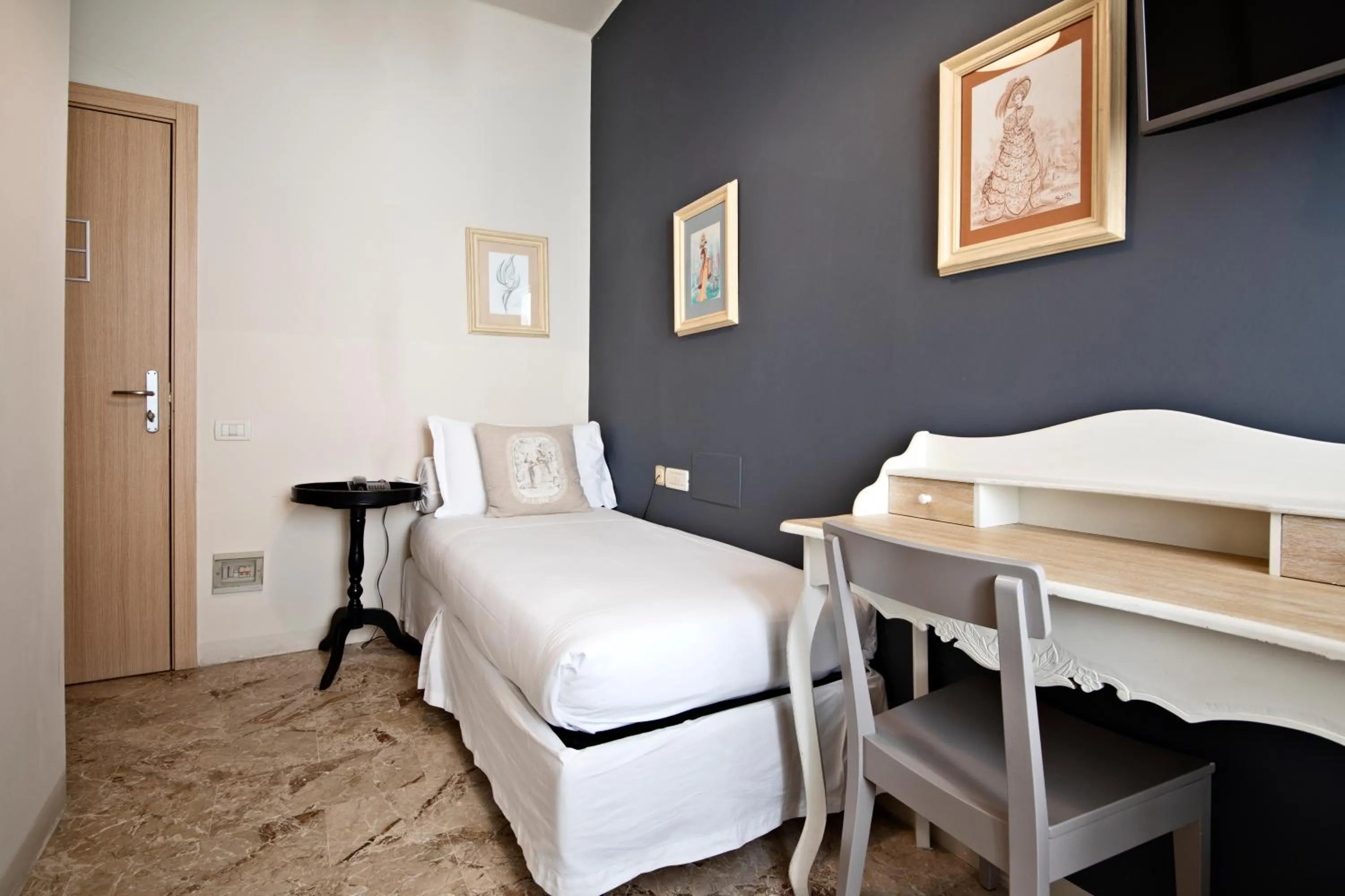 Bed in Hotel Broletto - Centro Storico