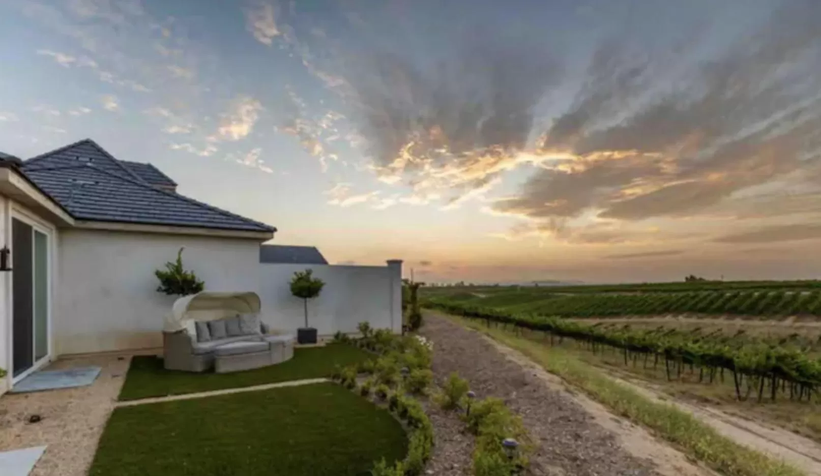 Property building in Domaine Chardonnay