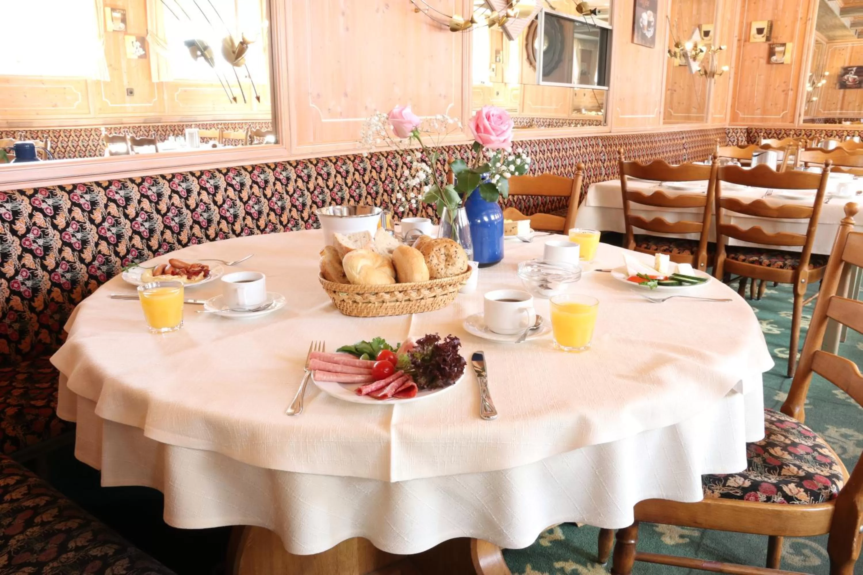 Breakfast in Hotel Daucher