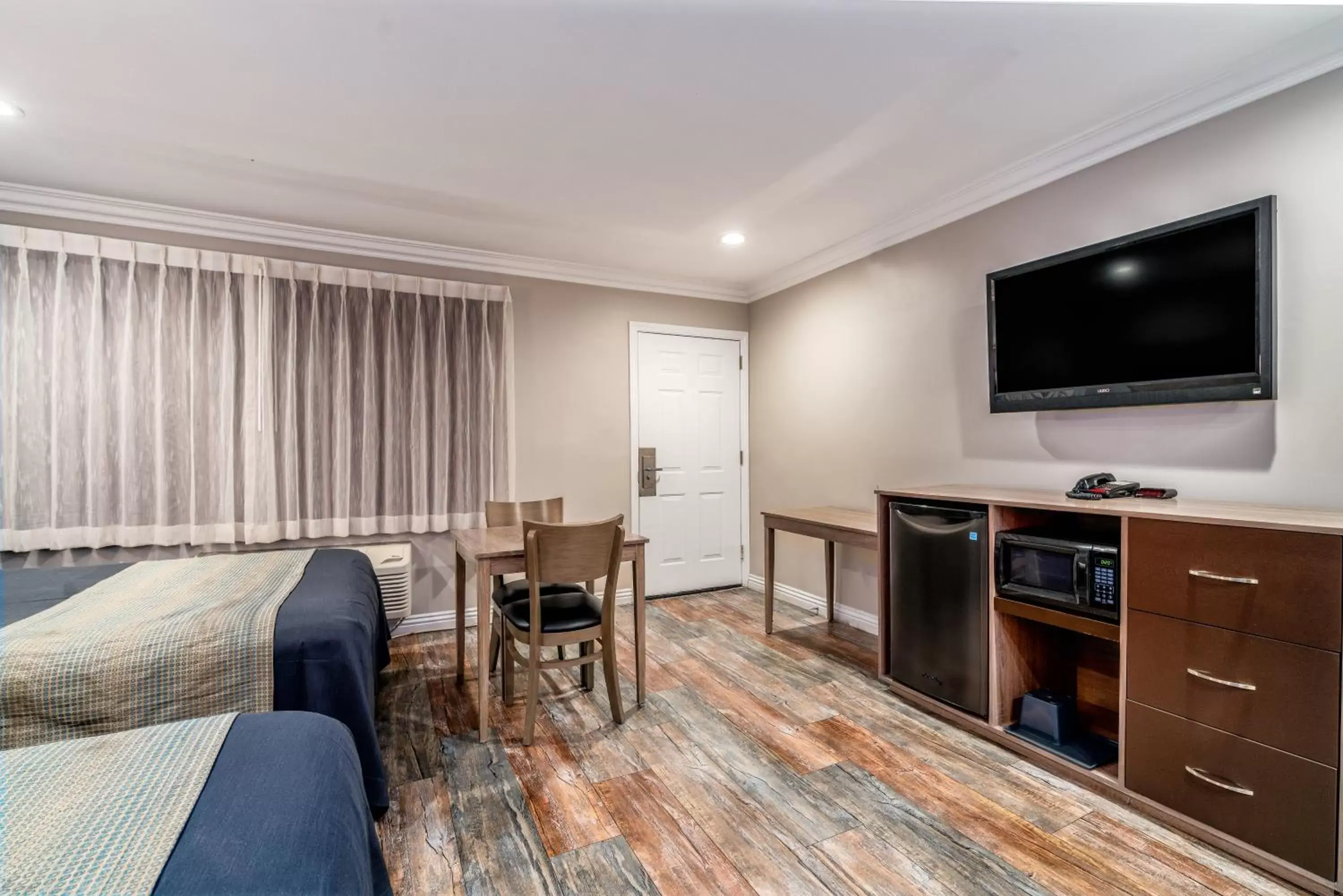 Queen Room with Two Queen Beds in Friendly Hills Inn Queen Room with Two Queen Beds in Friendly Hills Inn