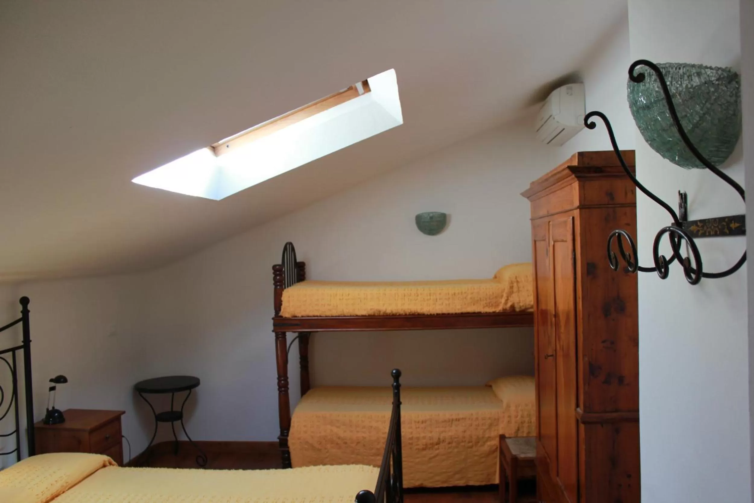 bunk bed, Bed in B&B Al Borgo