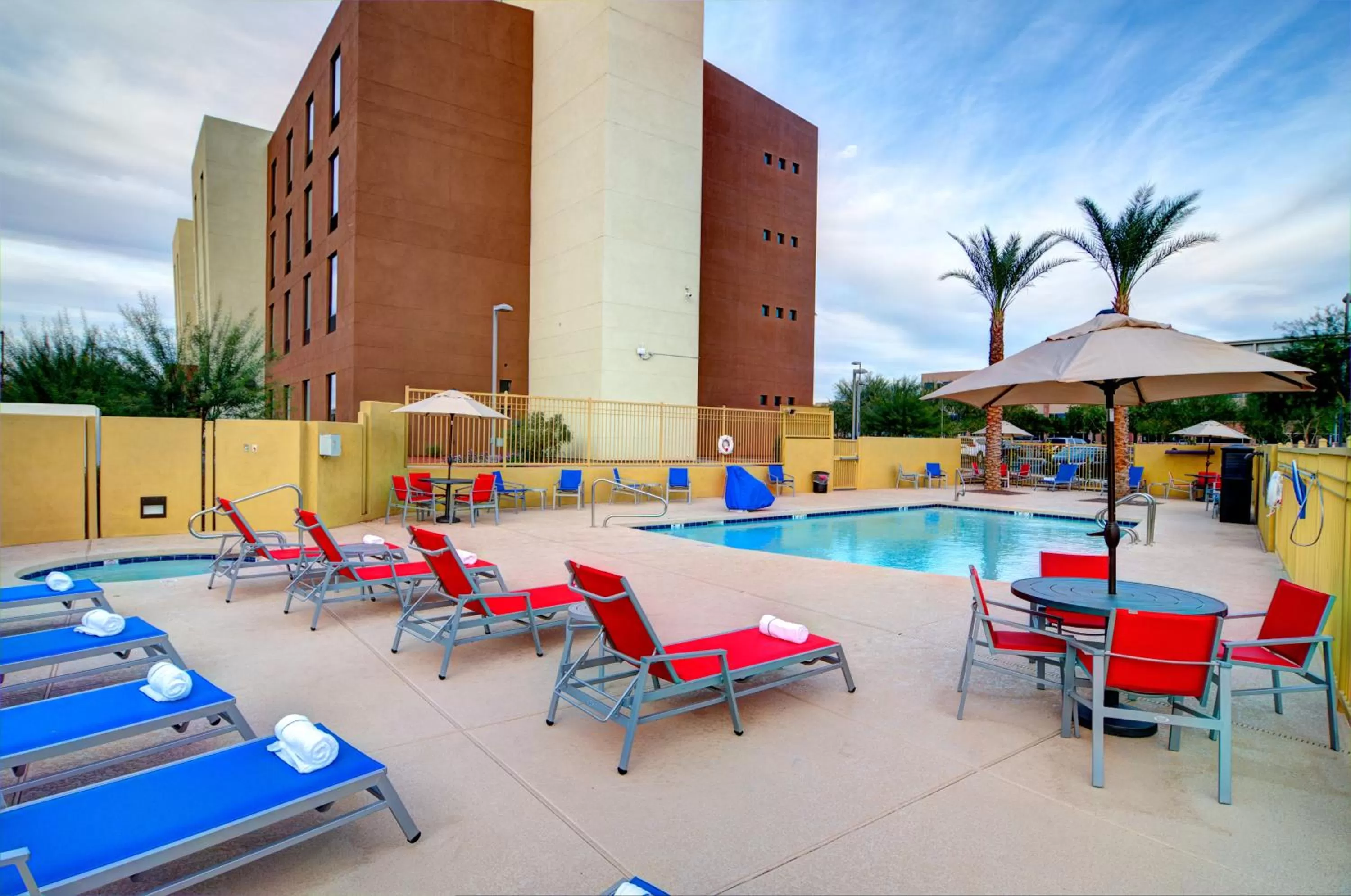 Swimming pool in Holiday Inn Express & Suites - Phoenix North - Scottsdale by IHG