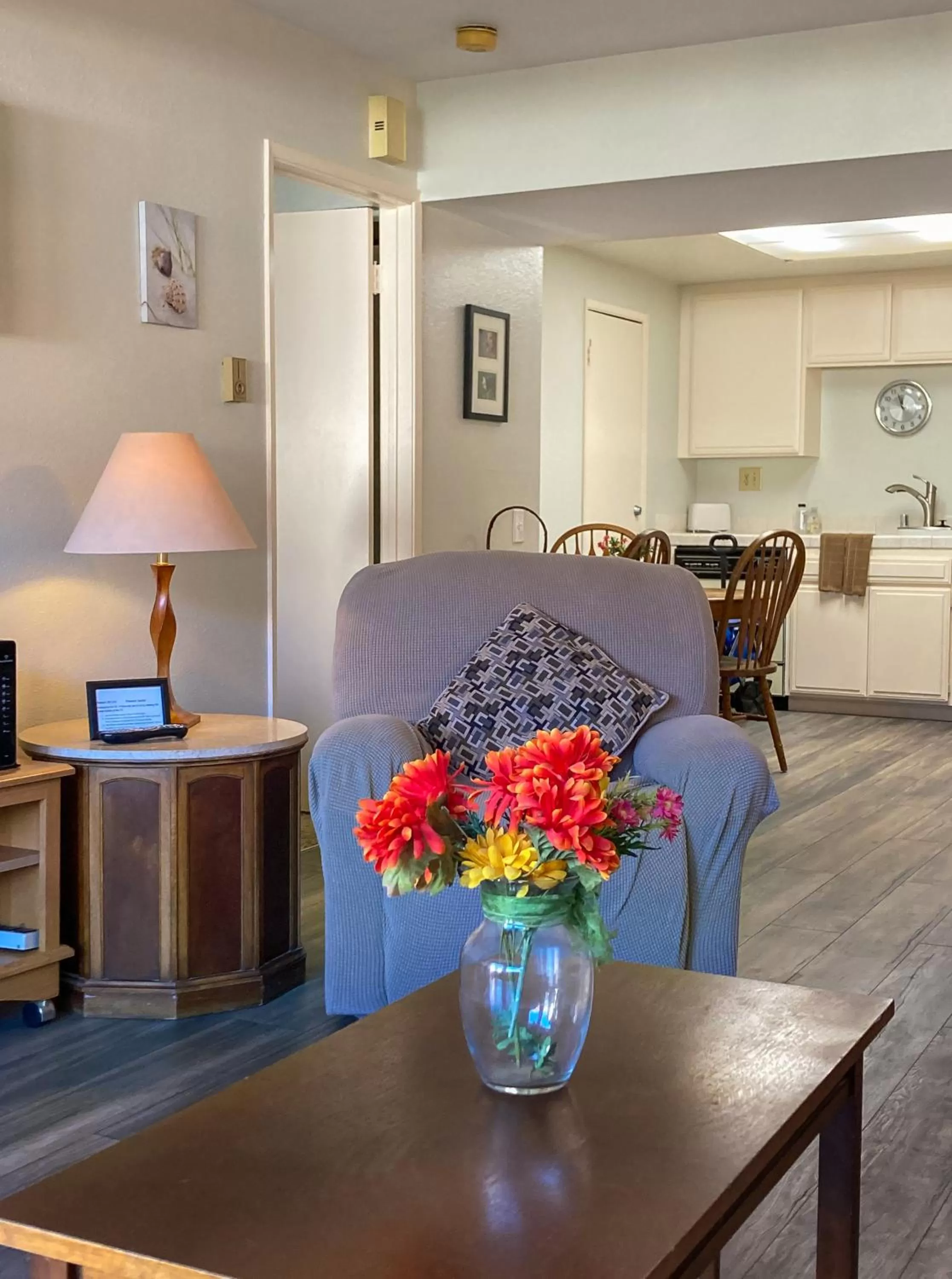 Living room in Catalina's Got Cart Condo