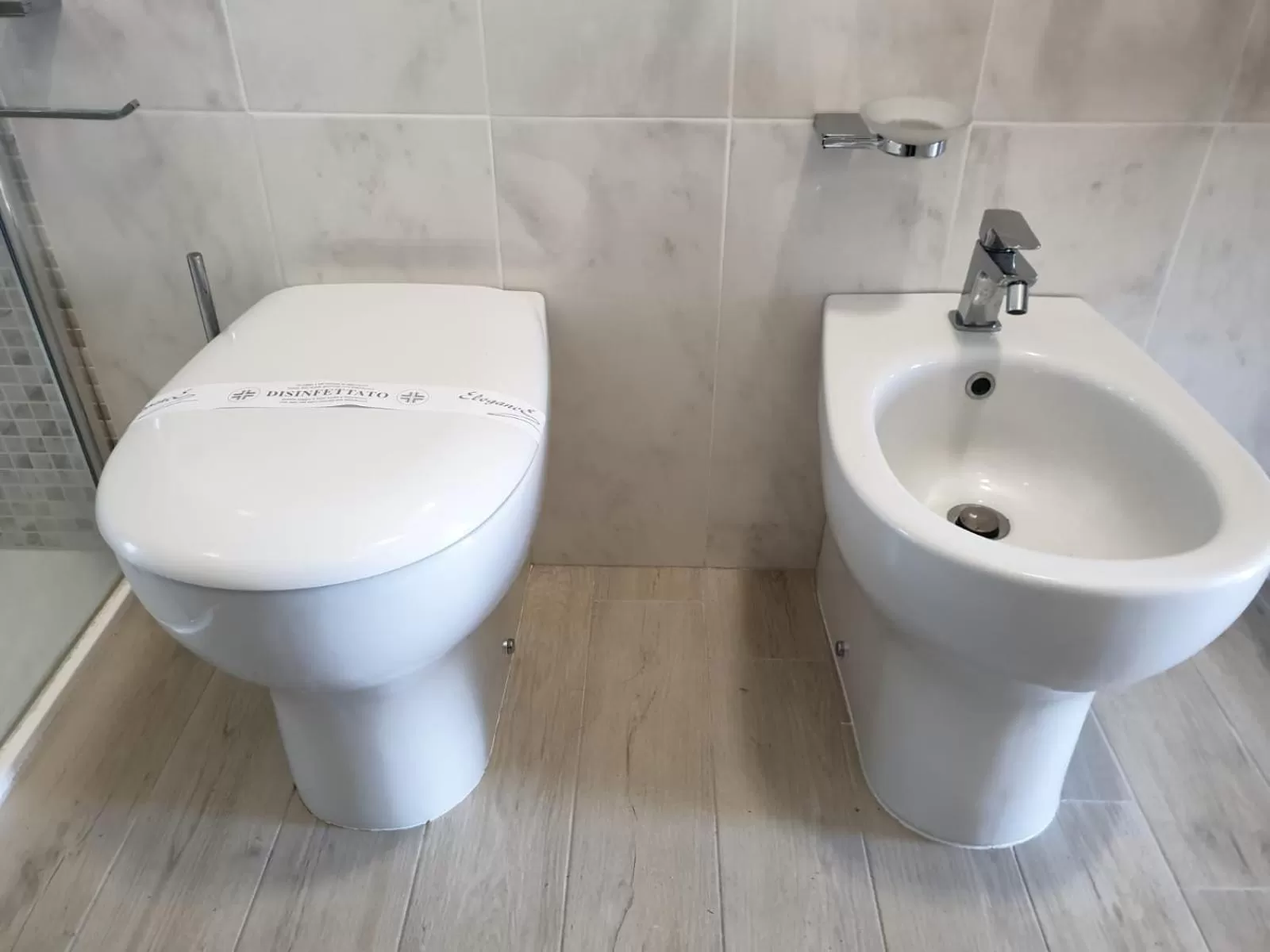 Toilet in Hotel Aurora