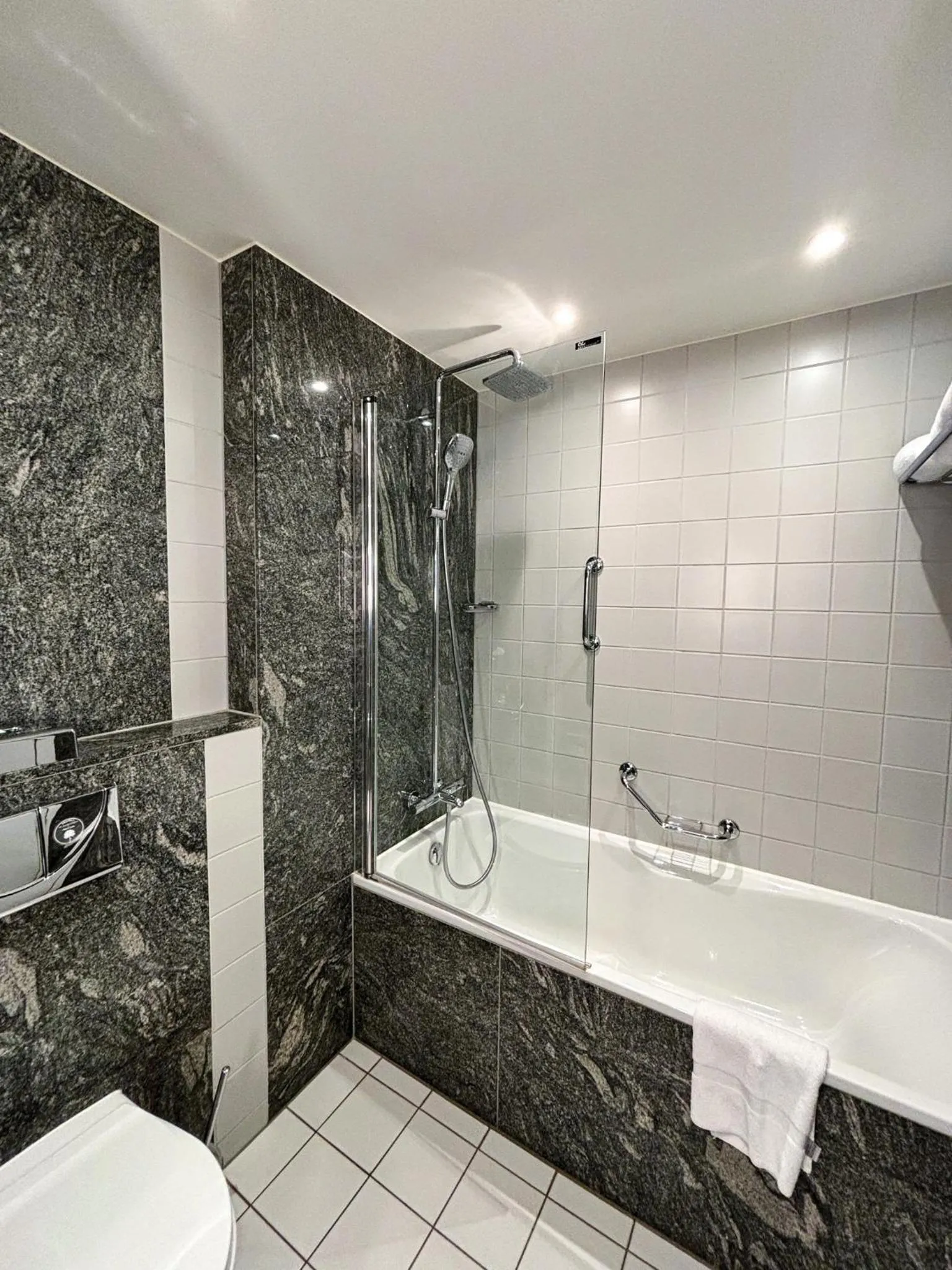 Bedroom, Bathroom in Radisson BLU Palace Hotel, Spa