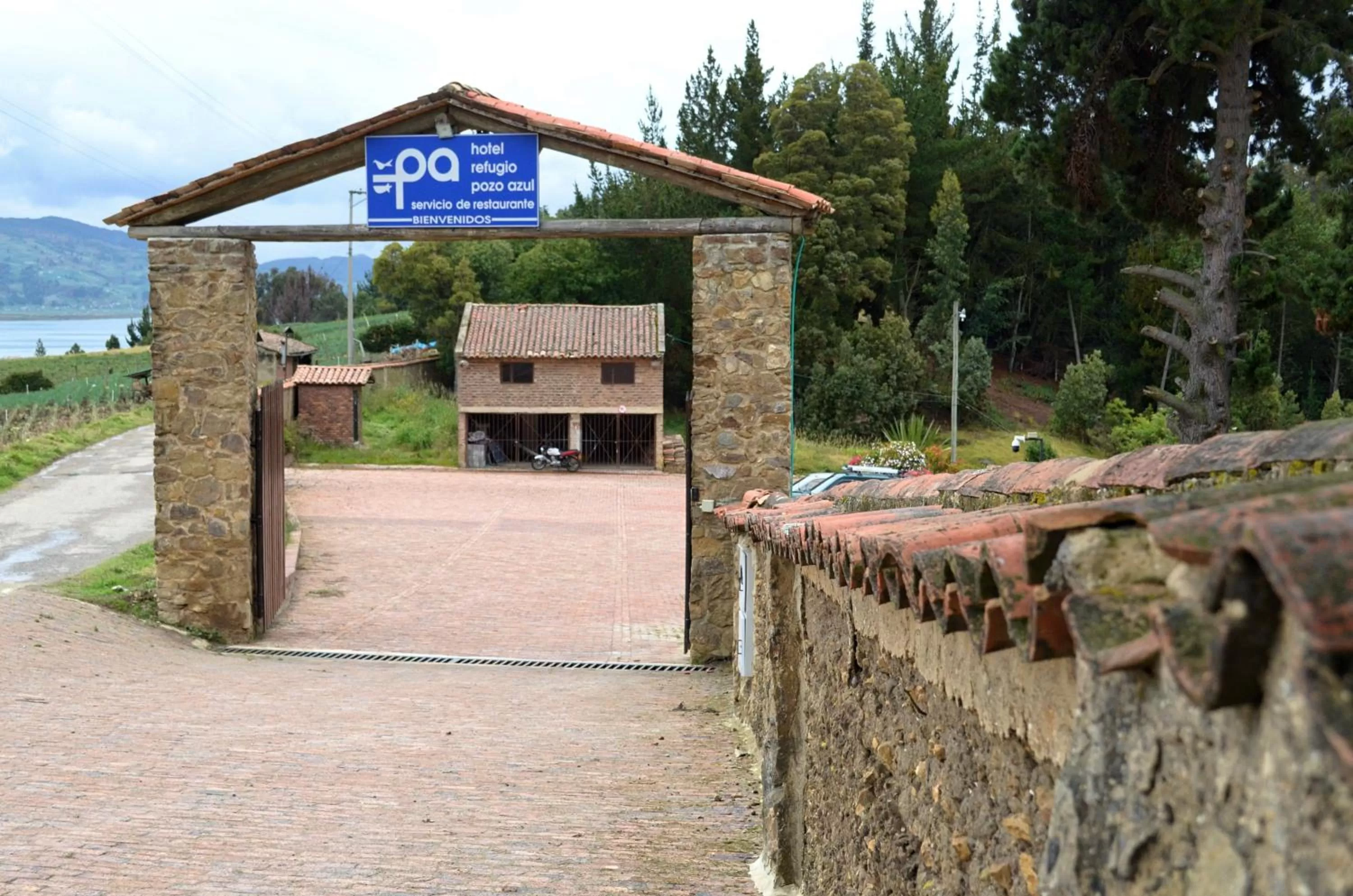 Facade/entrance in Hotel Refugio Pozo Azul