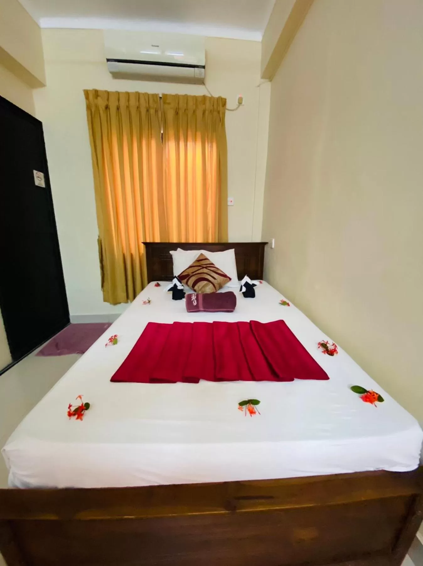 Bed in Yal's Town Inn