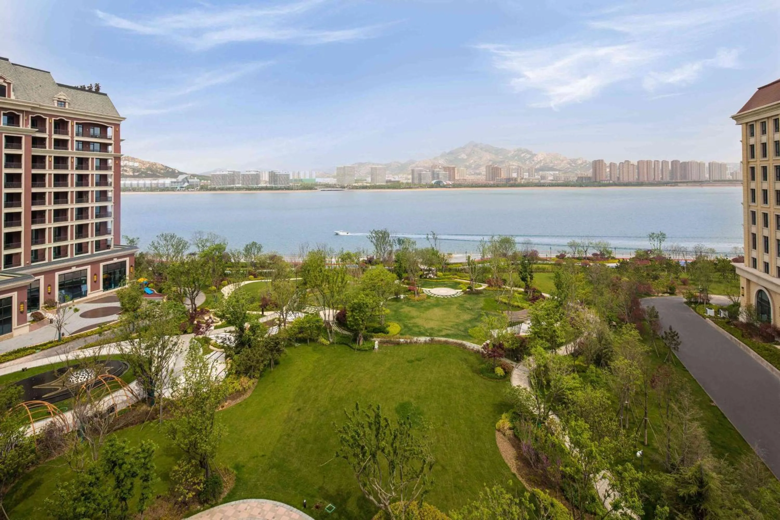 Garden in Doubletree By Hilton Qingdao Oriental Movie Metropolis