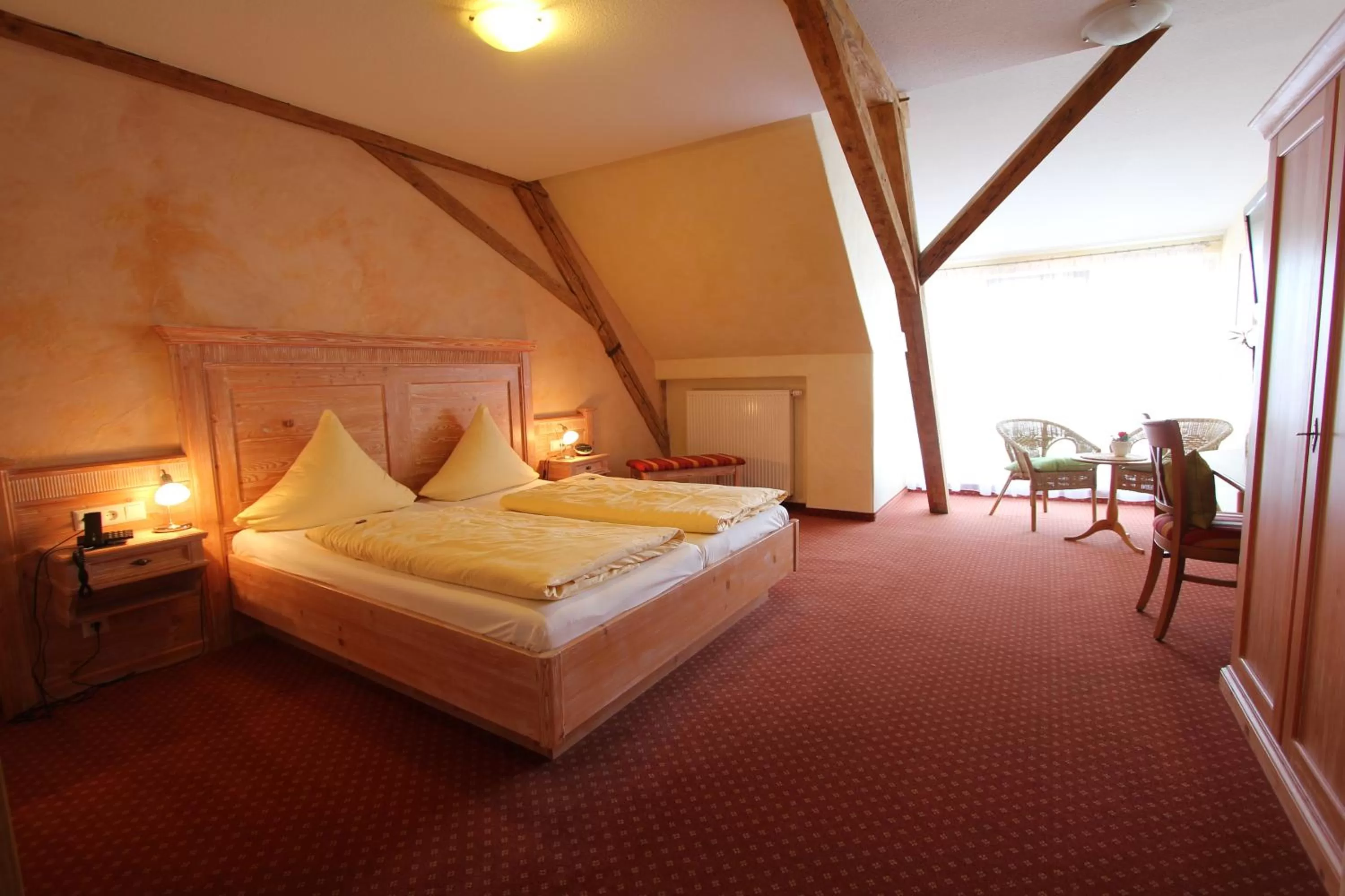 Bed in Weinhotel / Gasthaus zur Sonne