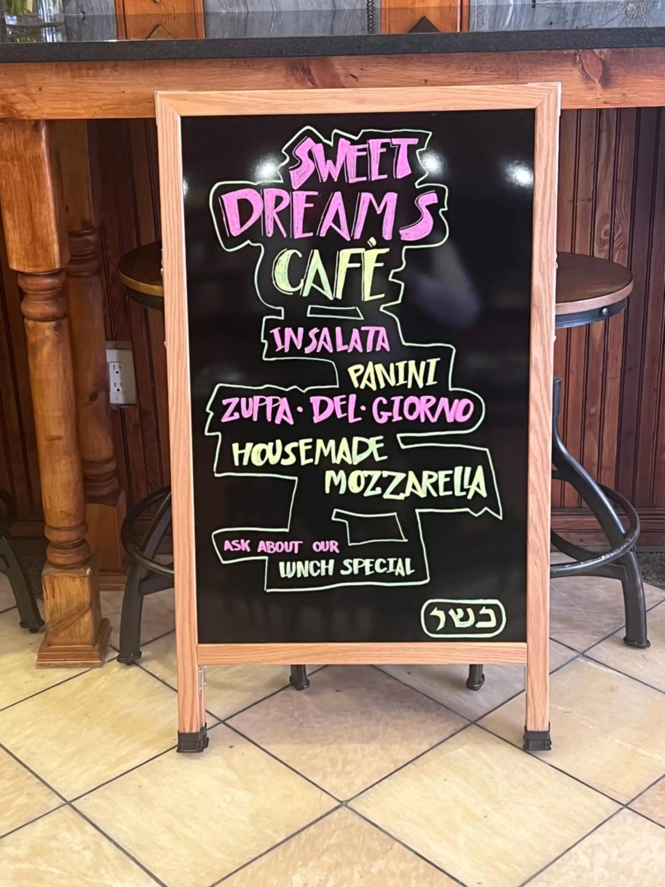 Restaurant/places to eat in The Historic Blue Moon Hotel - NYC