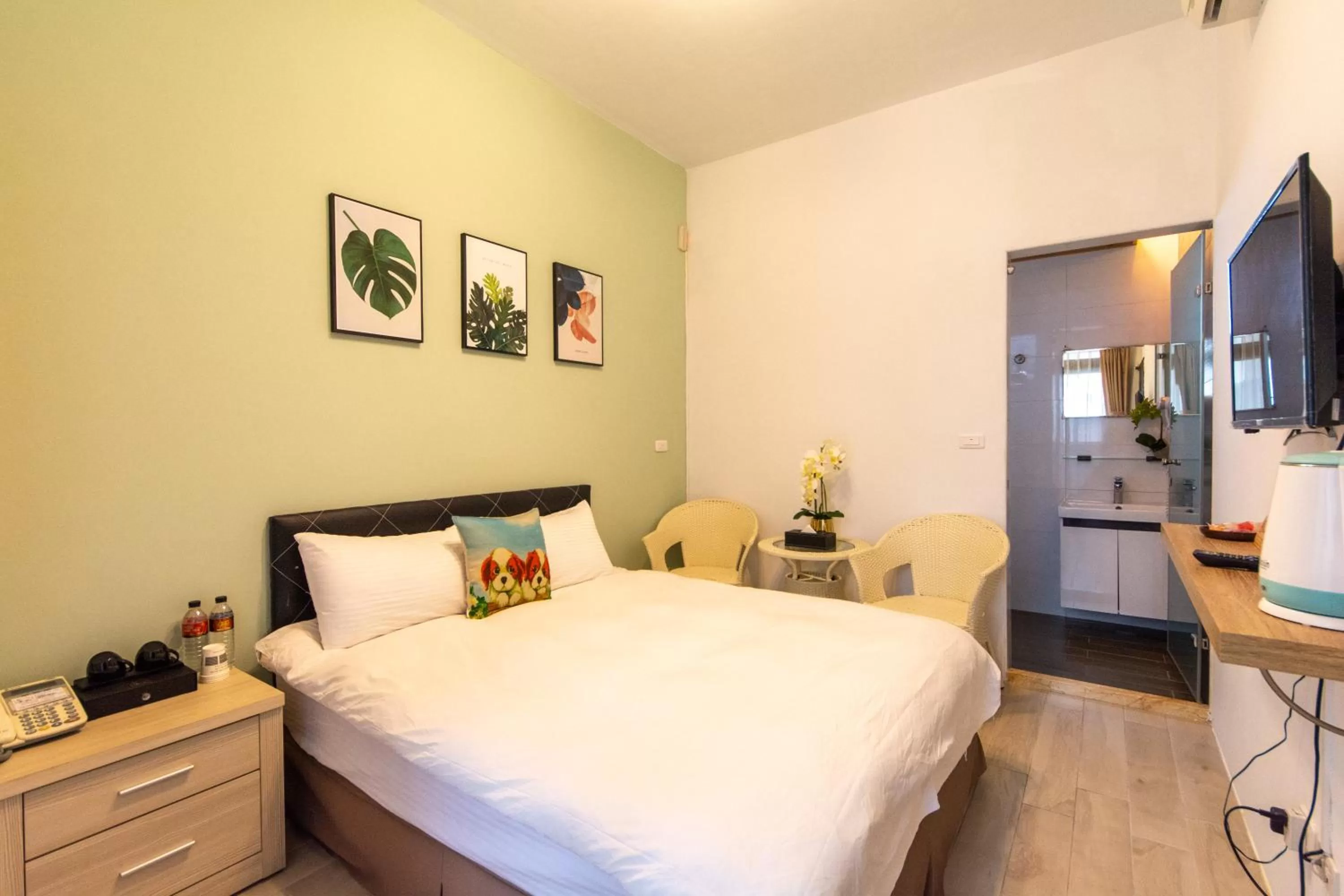 Decorative detail, Bed in Jinguann B&B