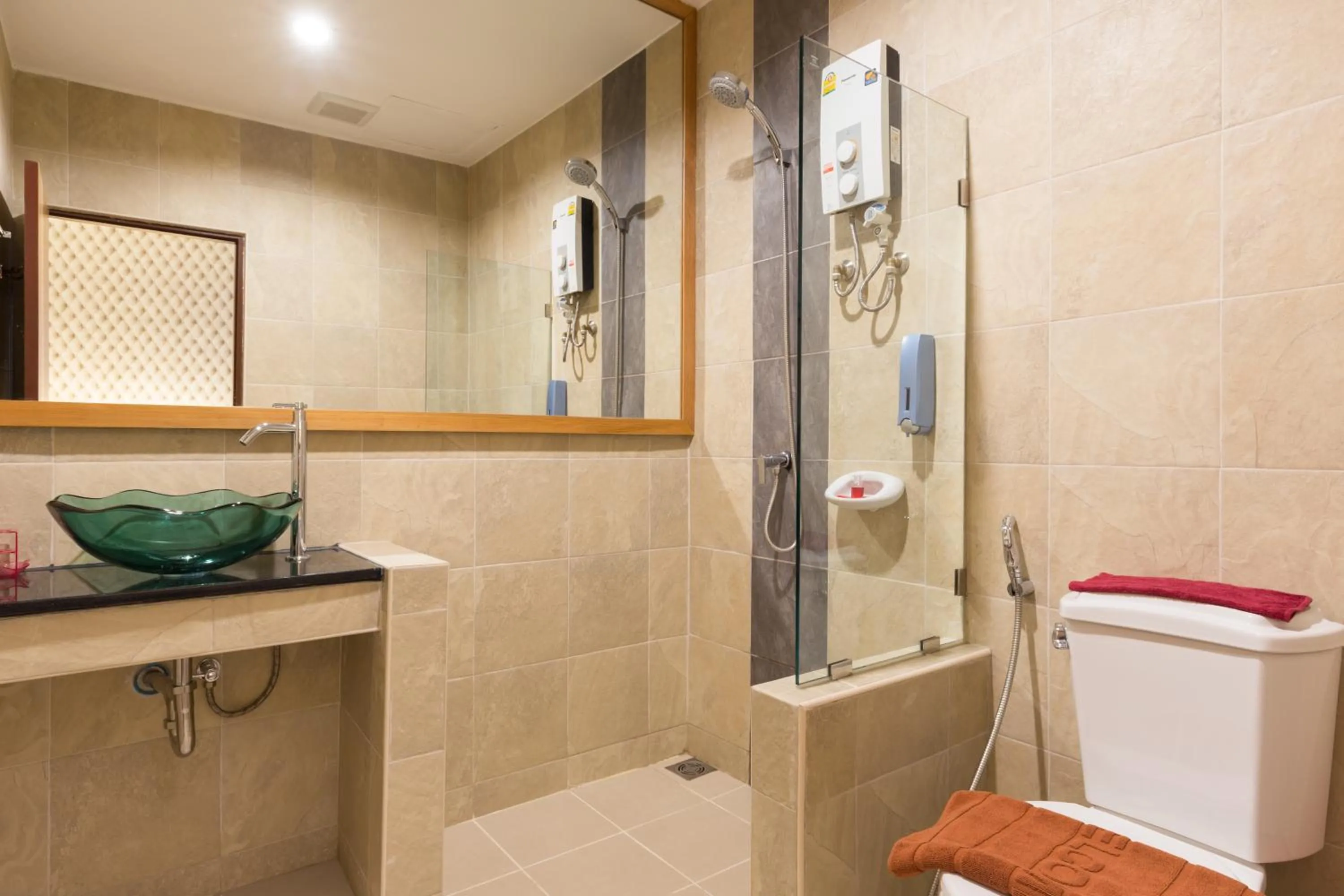 Shower in Tee Pak Dee Resident Phuket