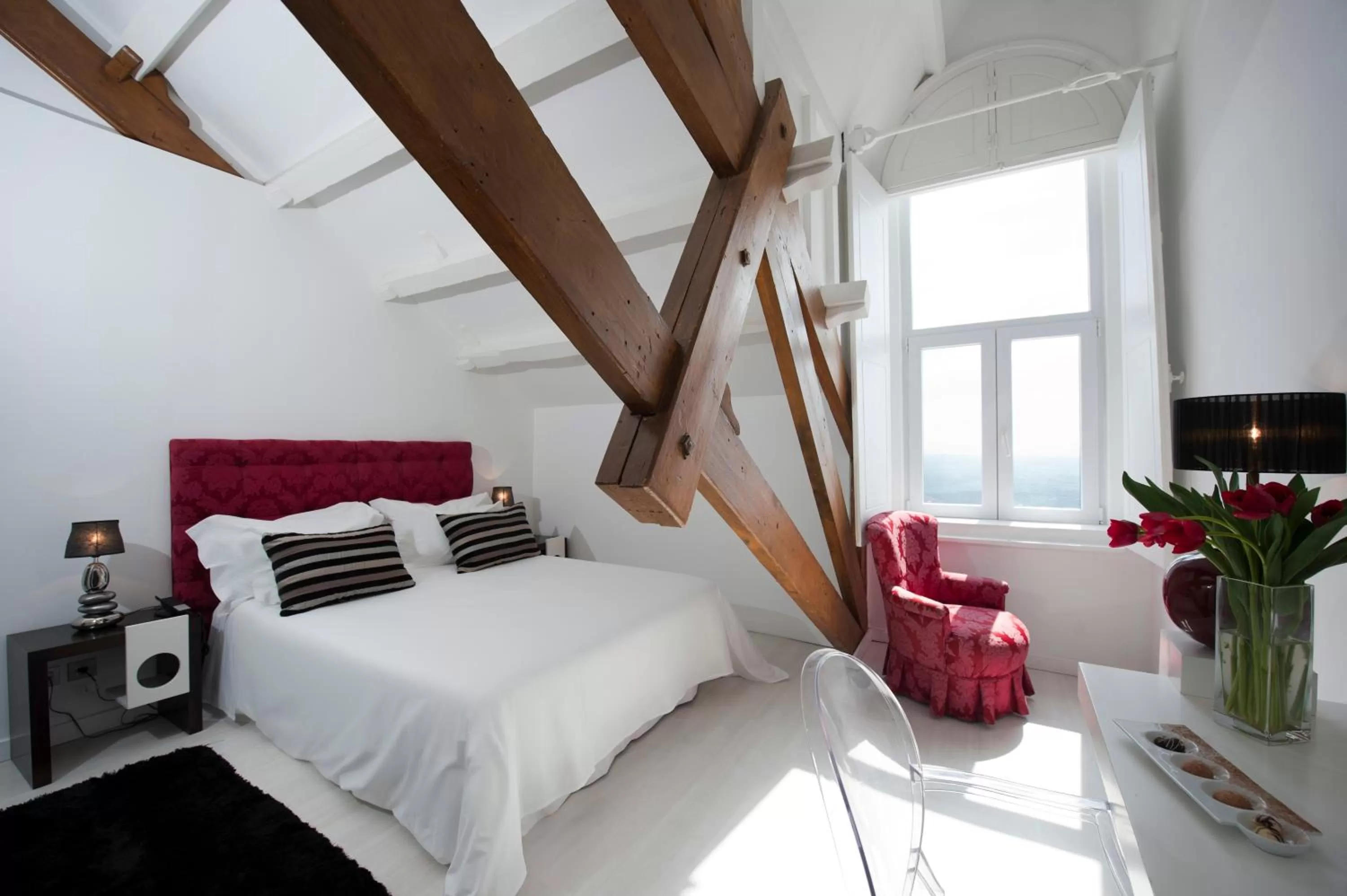 Property building, Bed in Farol Hotel