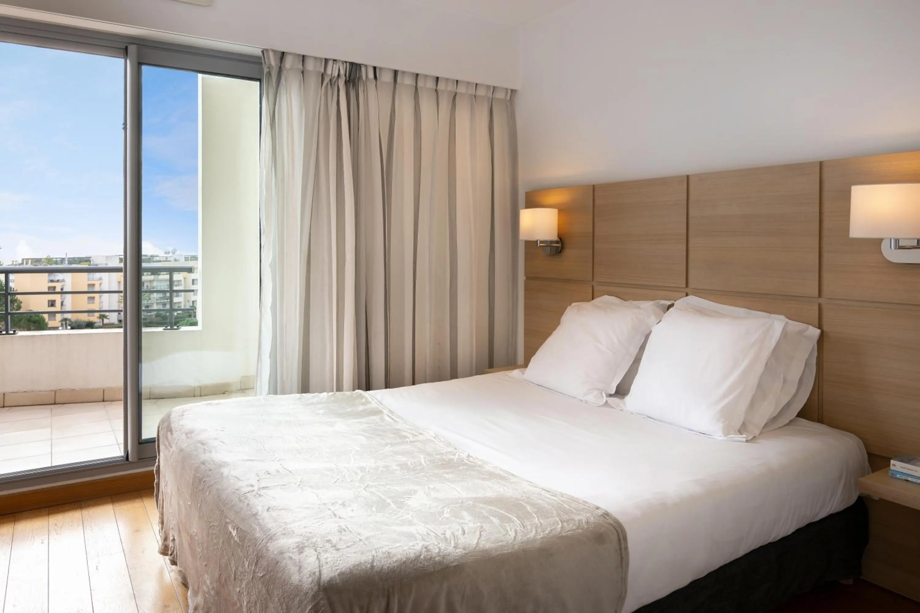 Bedroom, Bed in Nemea Appart Hotel Le Lido Cagnes sur Mer