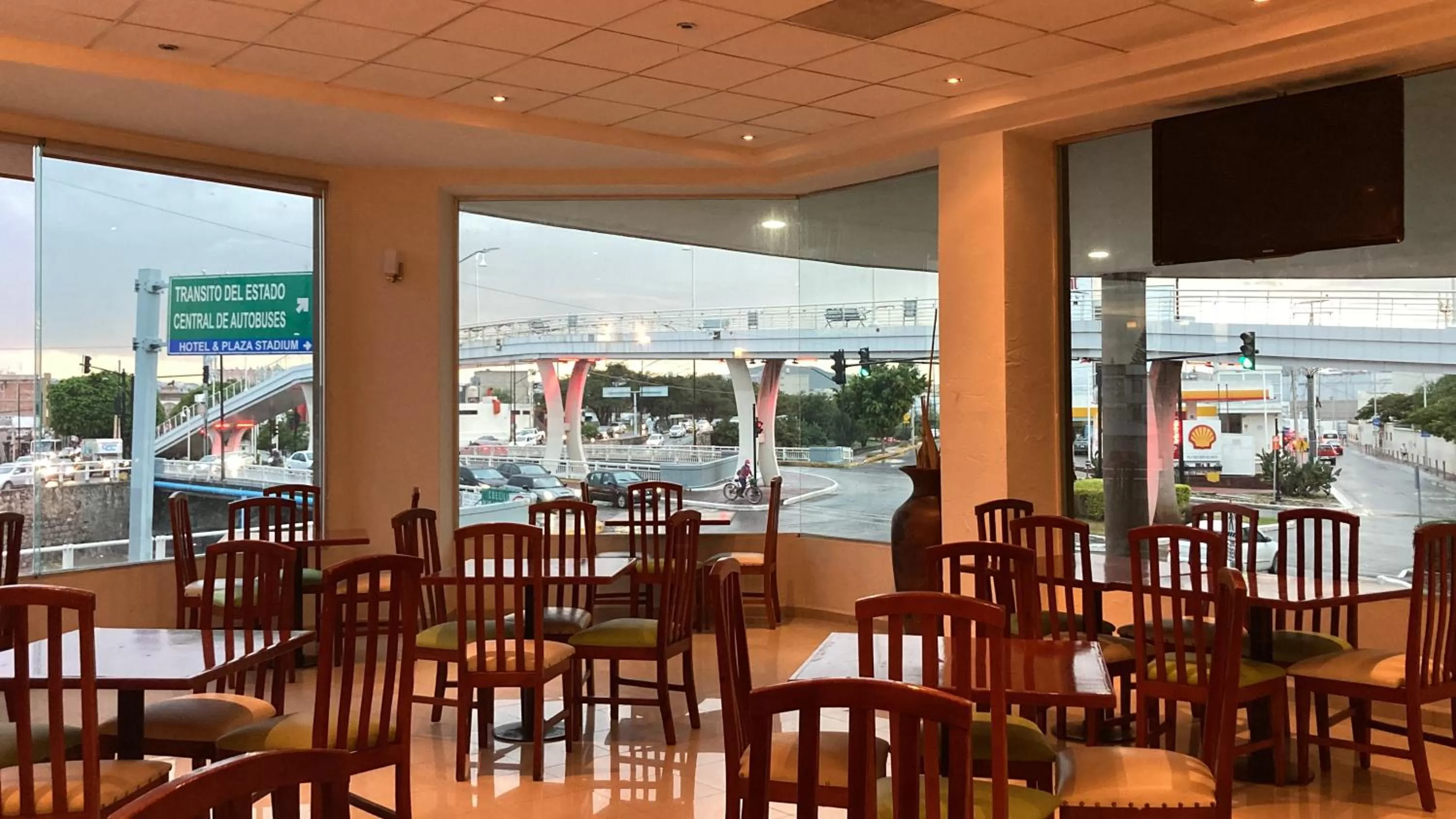 Restaurant/places to eat in Hotel Enterprise Inn Poliforum