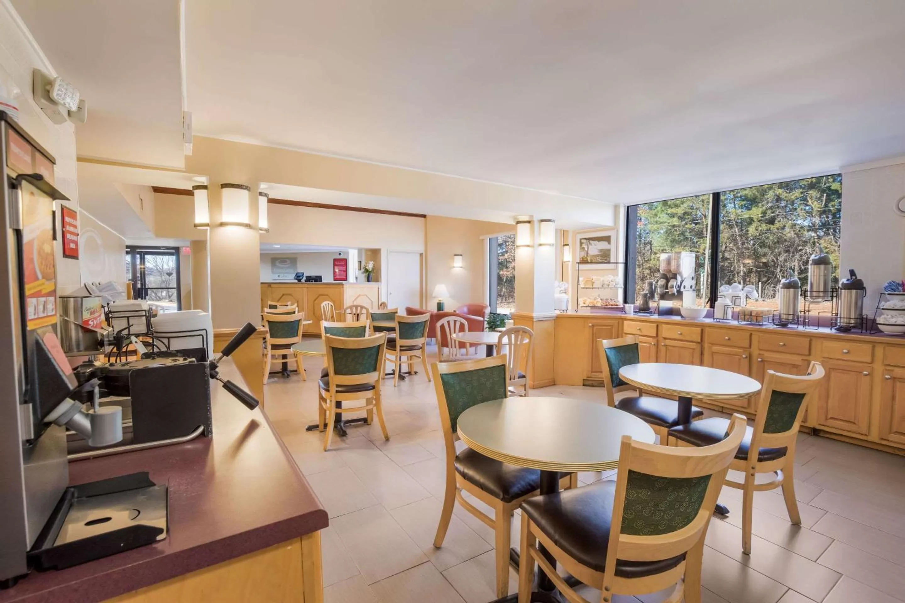 Restaurant/places to eat in Econo Lodge Hendersonville