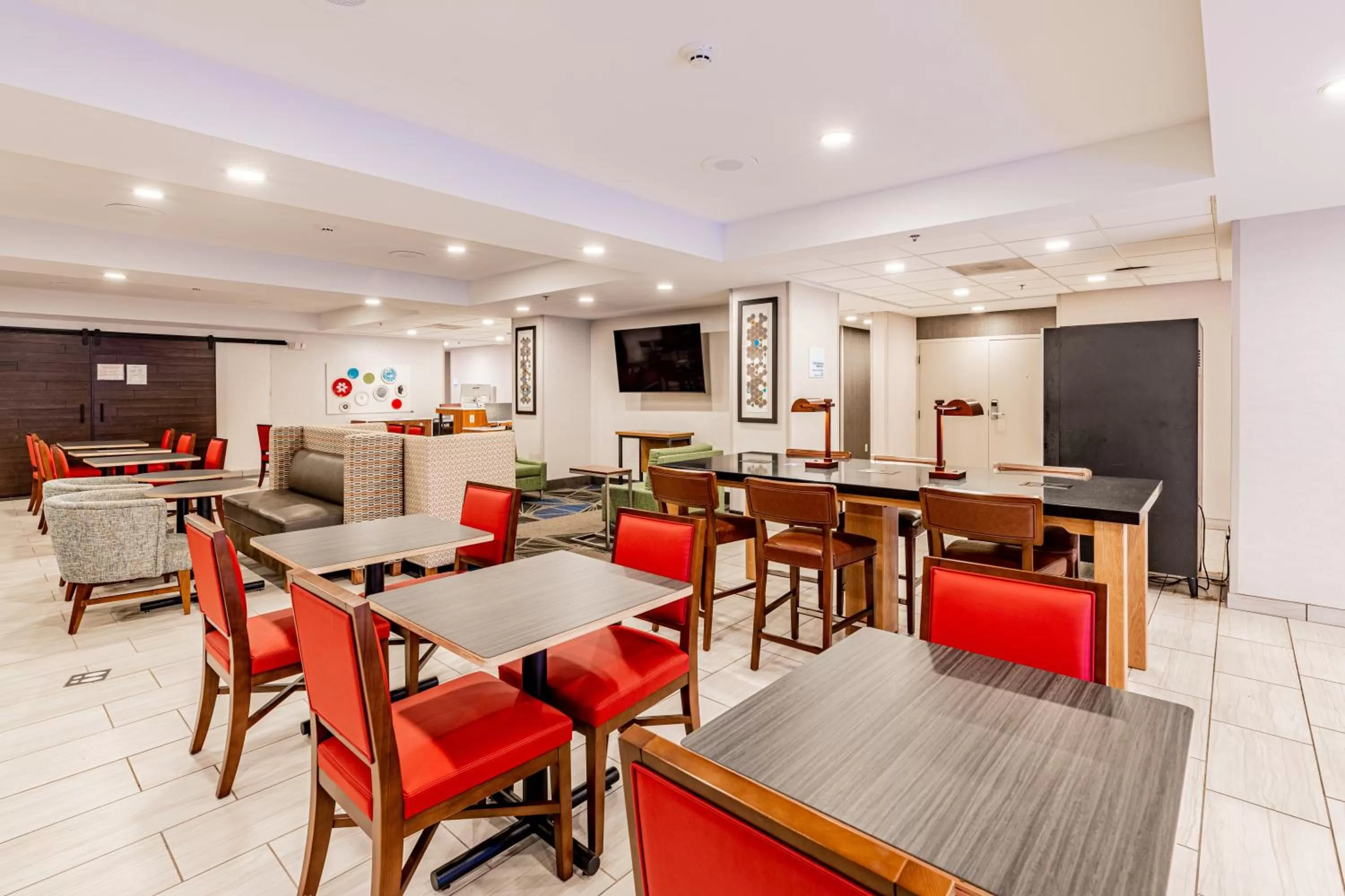 Breakfast in Holiday Inn Express Indianapolis South by IHG