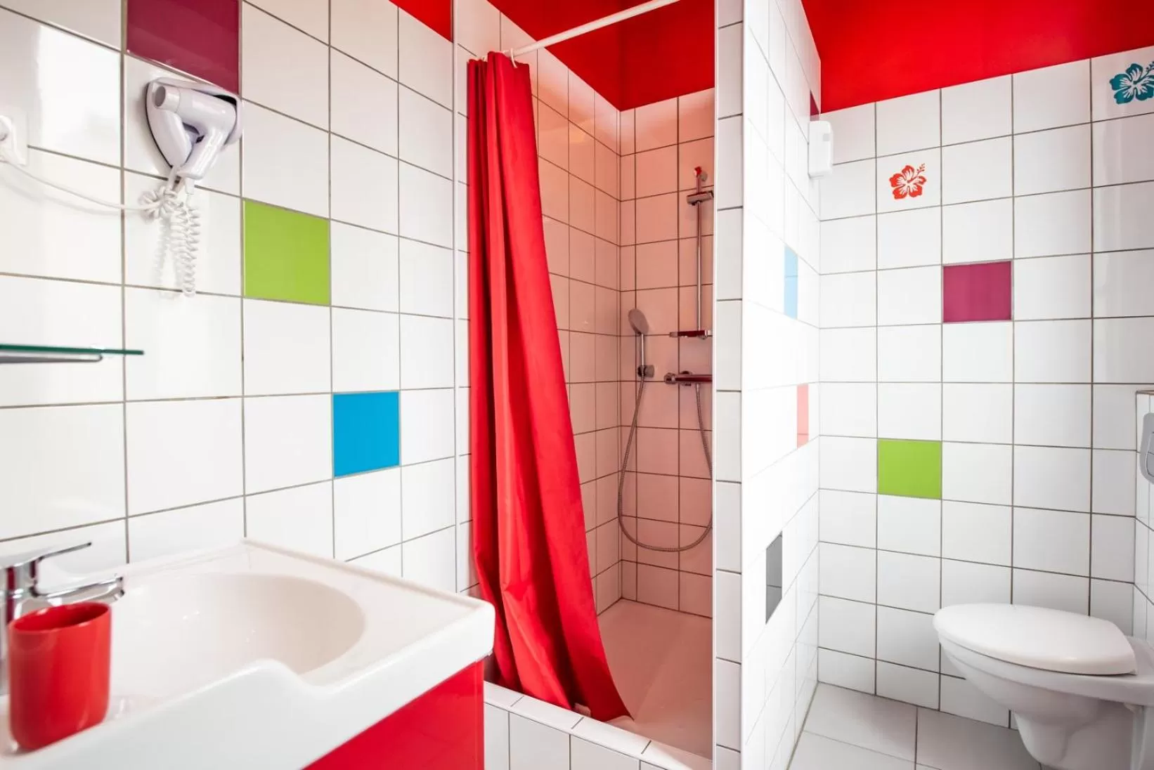 Shower, Bathroom in VILLA ZENITH Hostel - LA MAISON