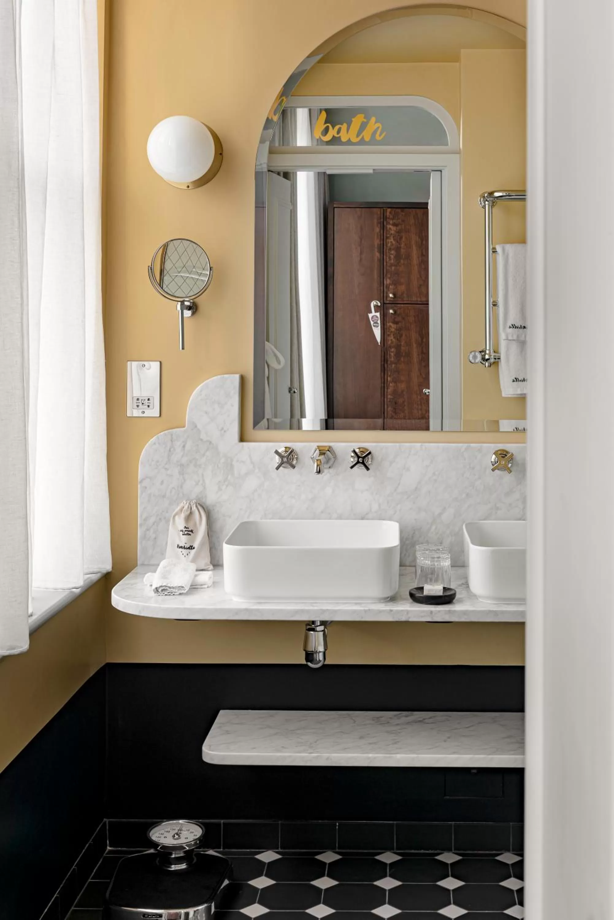 Shower in Henrietta Experimental