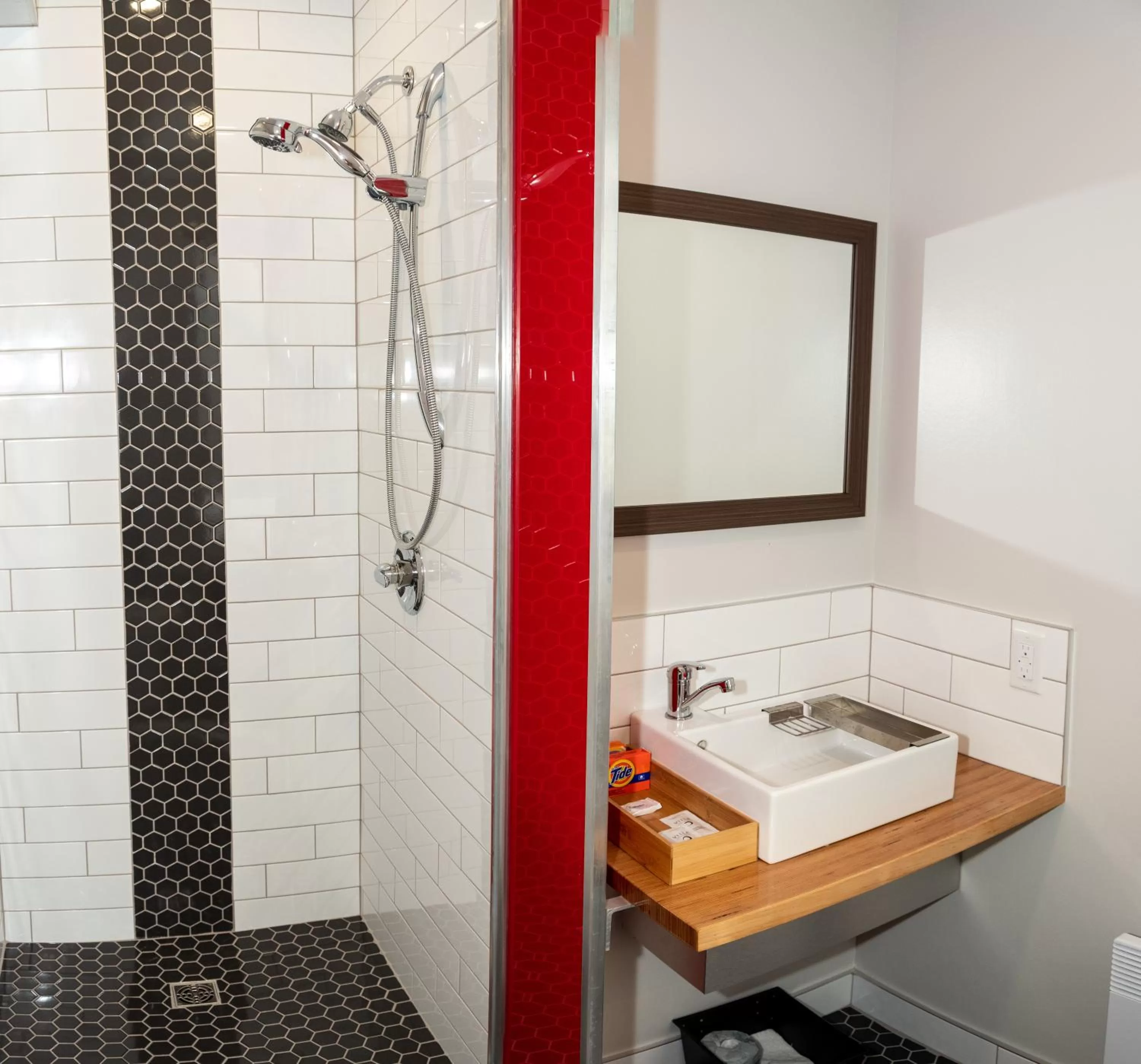 Shower in Morel Executive Suites