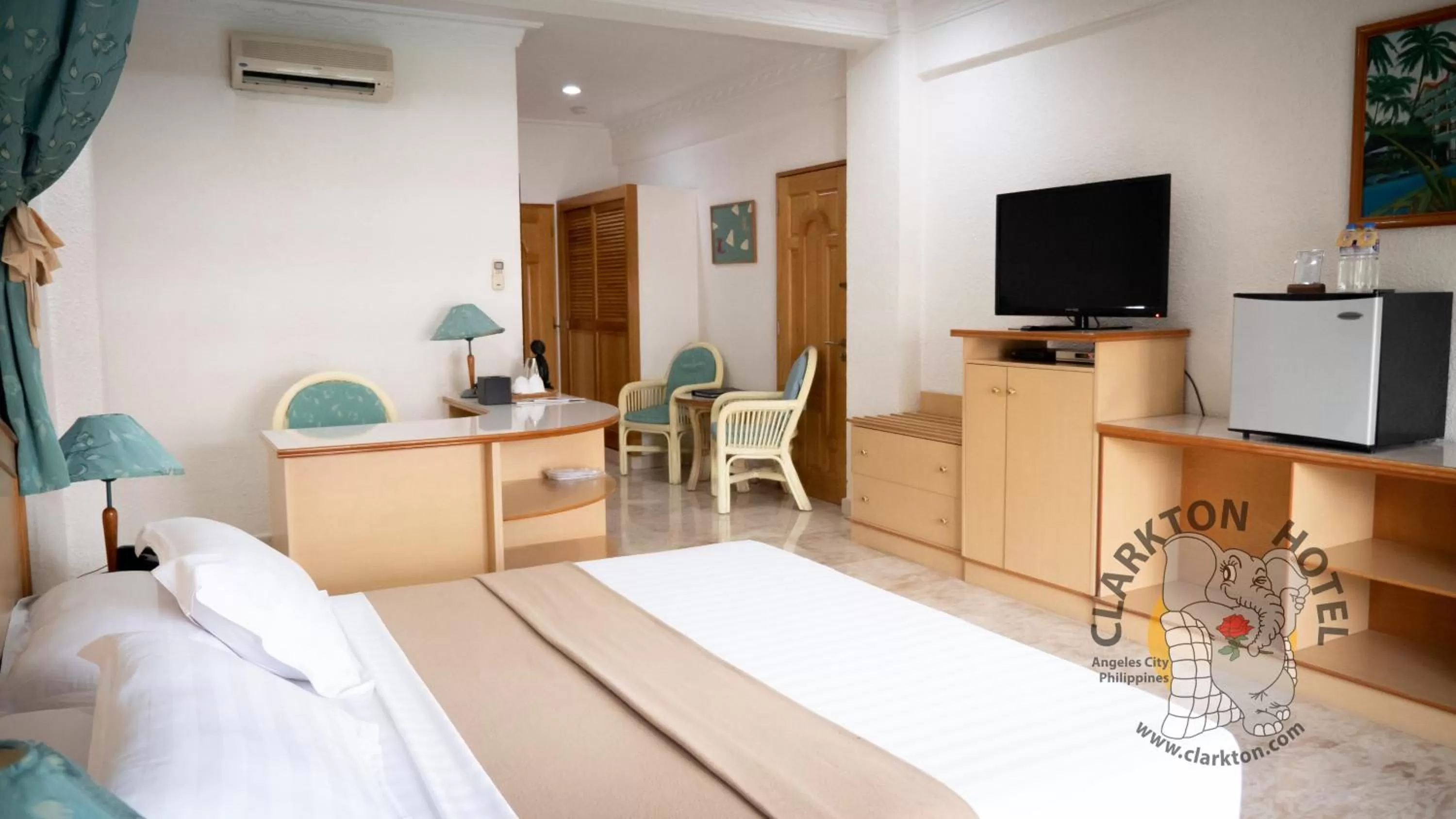 Bed in Clarkton Hotel Apartment