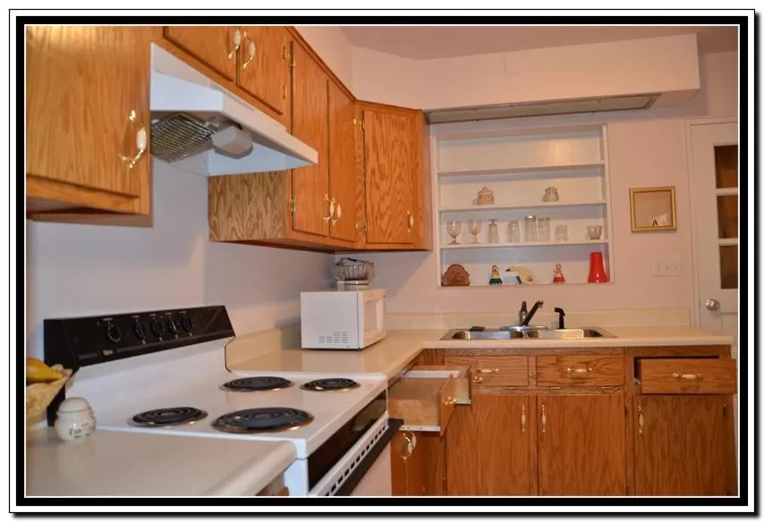 Kitchen or kitchenette, Kitchen/Kitchenette in The Cardinal Inn