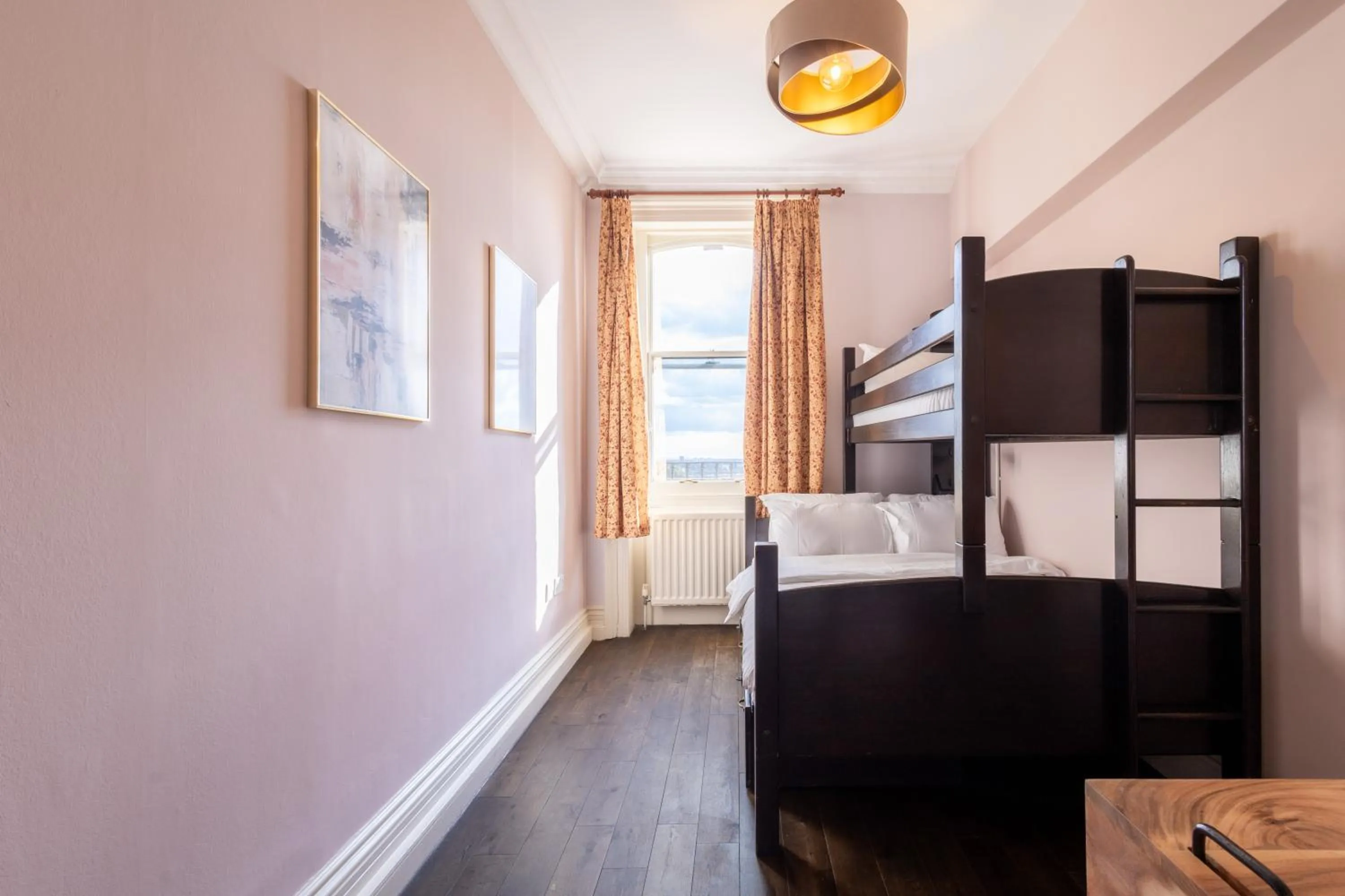 Bedroom, Bed in Palmers Lodge Swiss Cottage