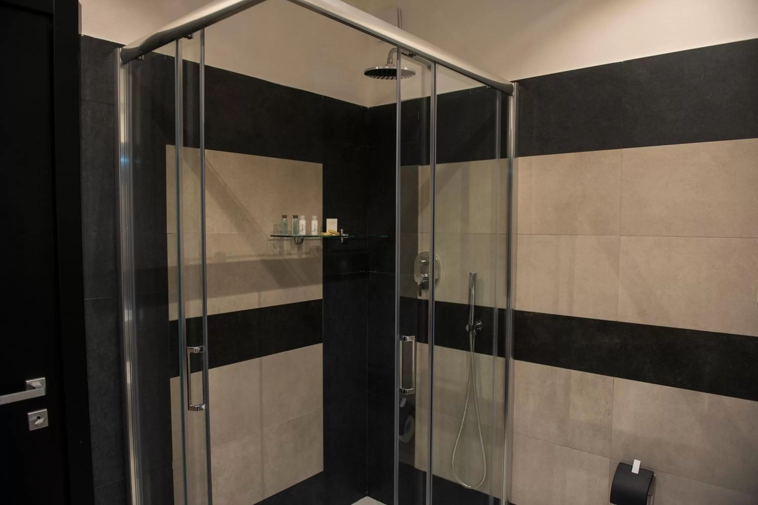 Bathroom in D'amelio'S suites