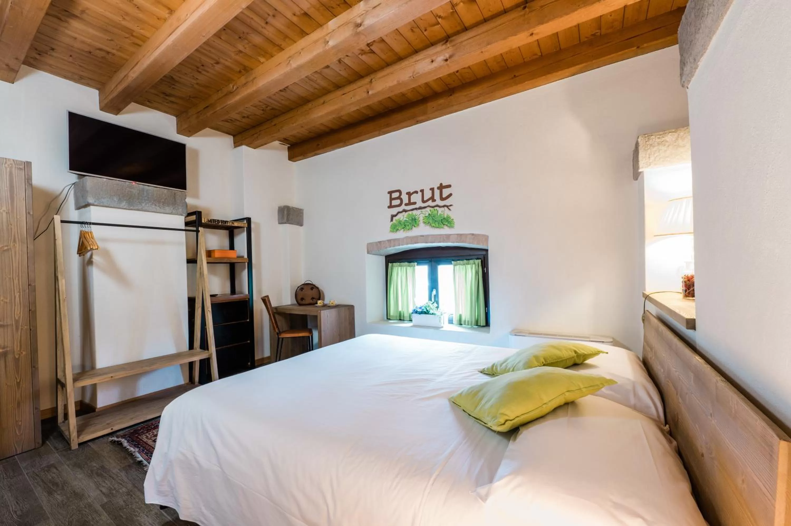 Photo of the whole room, Bed in SMART San Martino